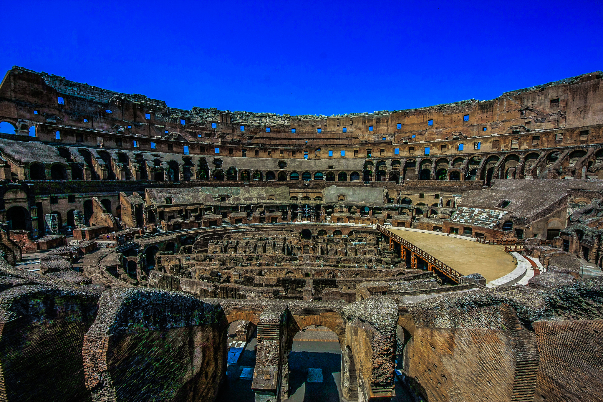 Canon EOS 40D + Sigma 8-16mm F4.5-5.6 DC HSM sample photo. Colosseum in rome photography