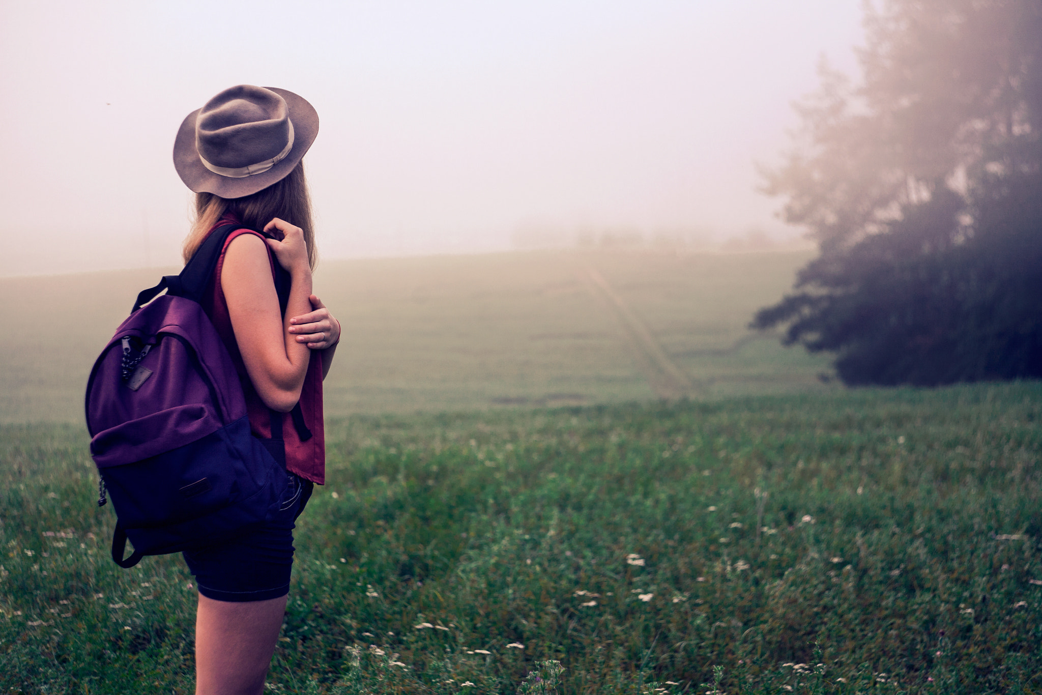 Canon EOS 5D sample photo. Beatiful young girl in a field back to camera at sunrise in fog with bag photography