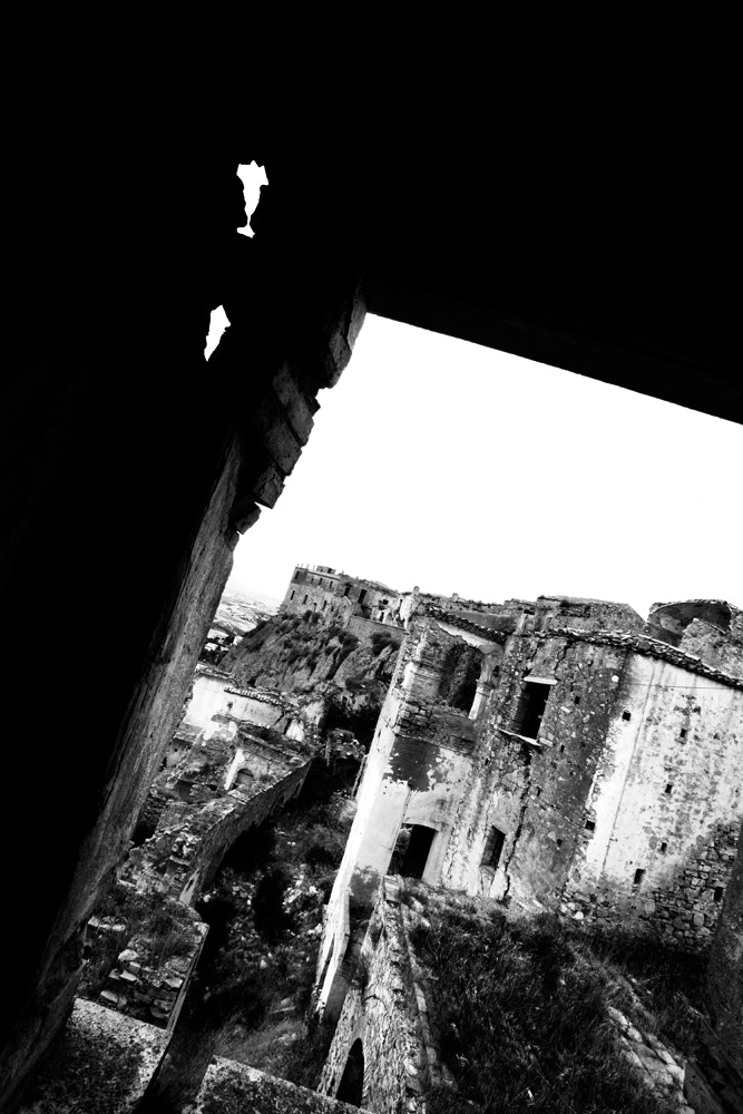 Kodak DCS Pro 14nx sample photo. In quell'antico borgo fantasma mi sono fatto silenzio. photography