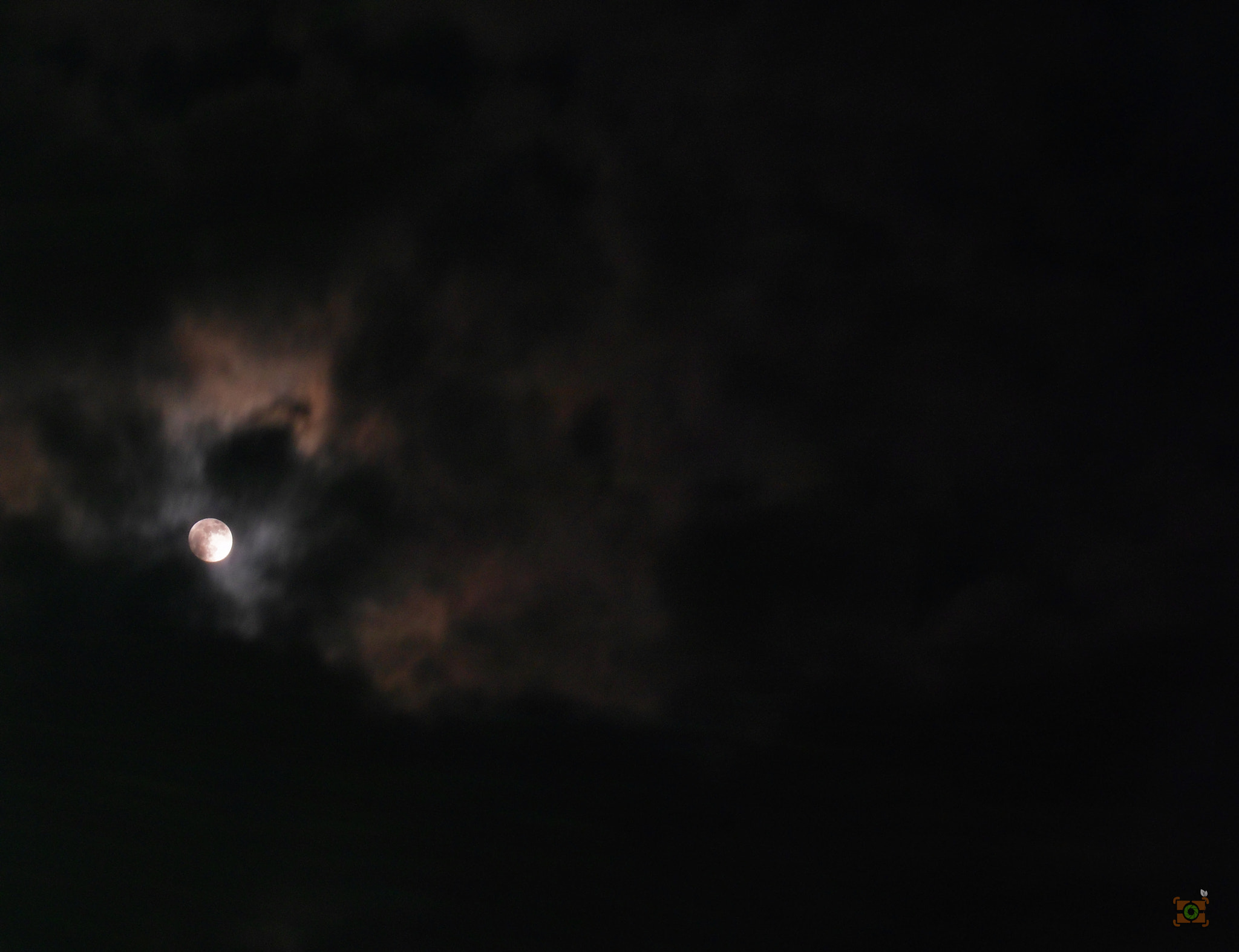Samsung PL120,PL121 / VLUU PL120,PL121 sample photo. Primera luna llena photography