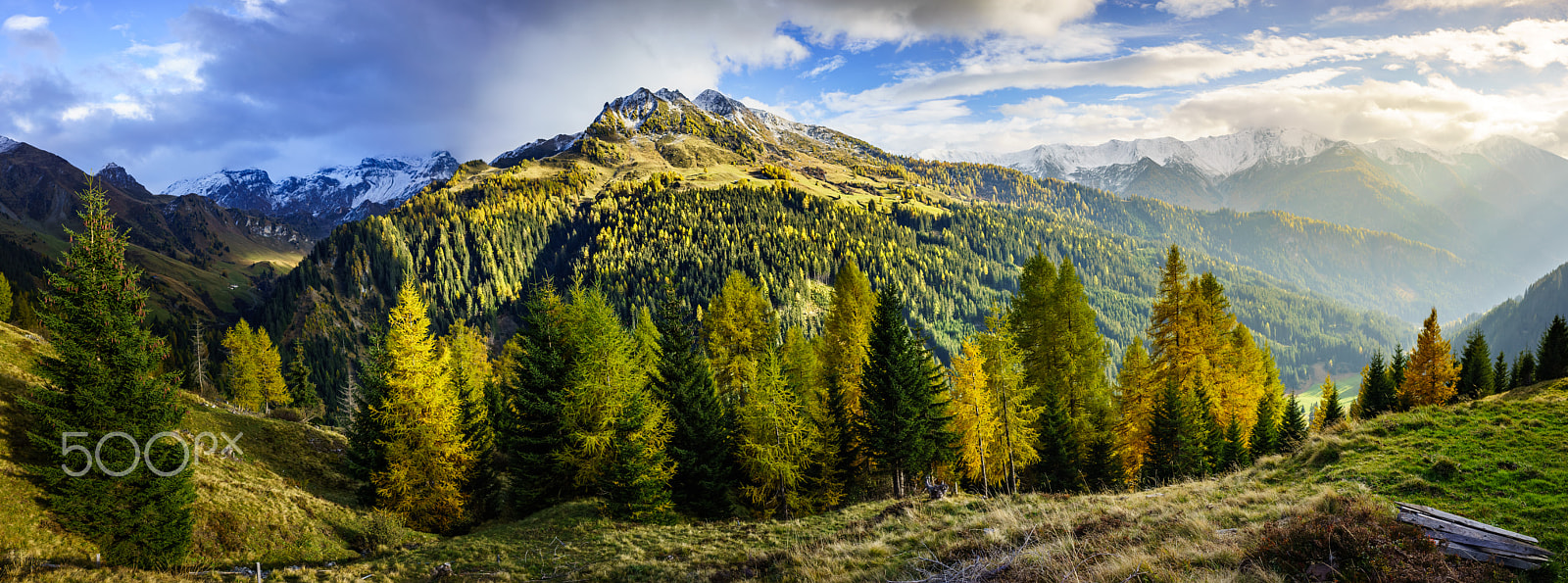 Sony a7R + E 21mm F2.8 sample photo. Navis in autumn photography