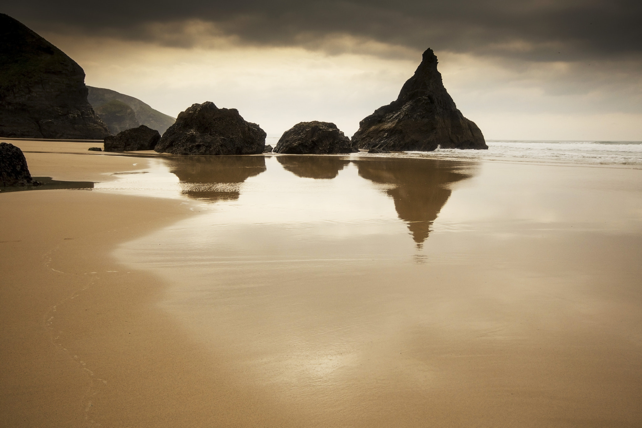 Canon EOS 760D (EOS Rebel T6s / EOS 8000D) + Sigma 10-20mm F4-5.6 EX DC HSM sample photo. Reflections in the sand photography