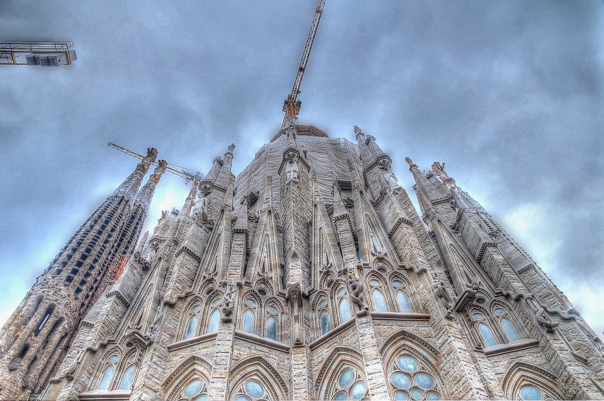 Nikon D90 + Sigma 17-70mm F2.8-4.5 DC Macro Asp. IF sample photo. La sagrada familia photography