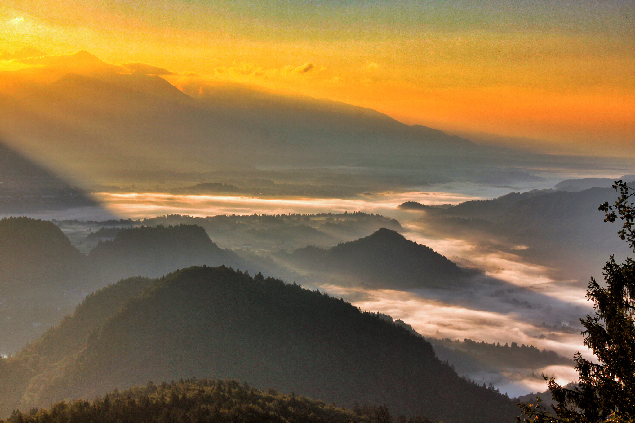 Canon EF-S 18-55mm F3.5-5.6 IS sample photo. Misty... photography