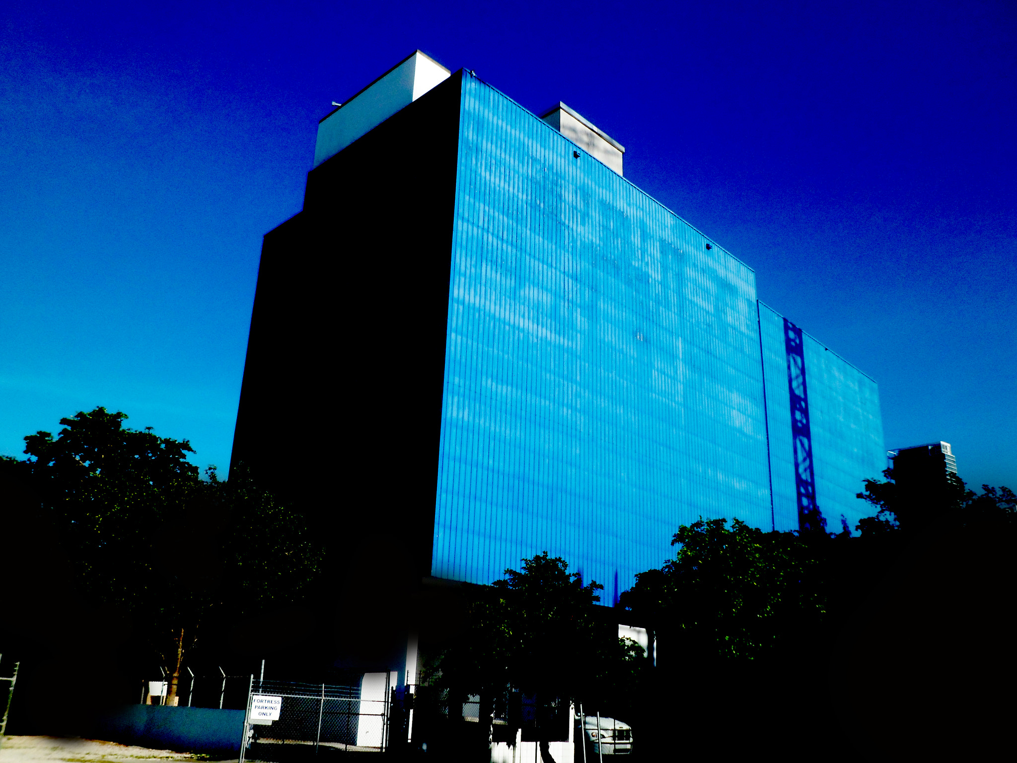 Samsung PL120,PL121 / VLUU PL120,PL121 sample photo. True storage blue photography