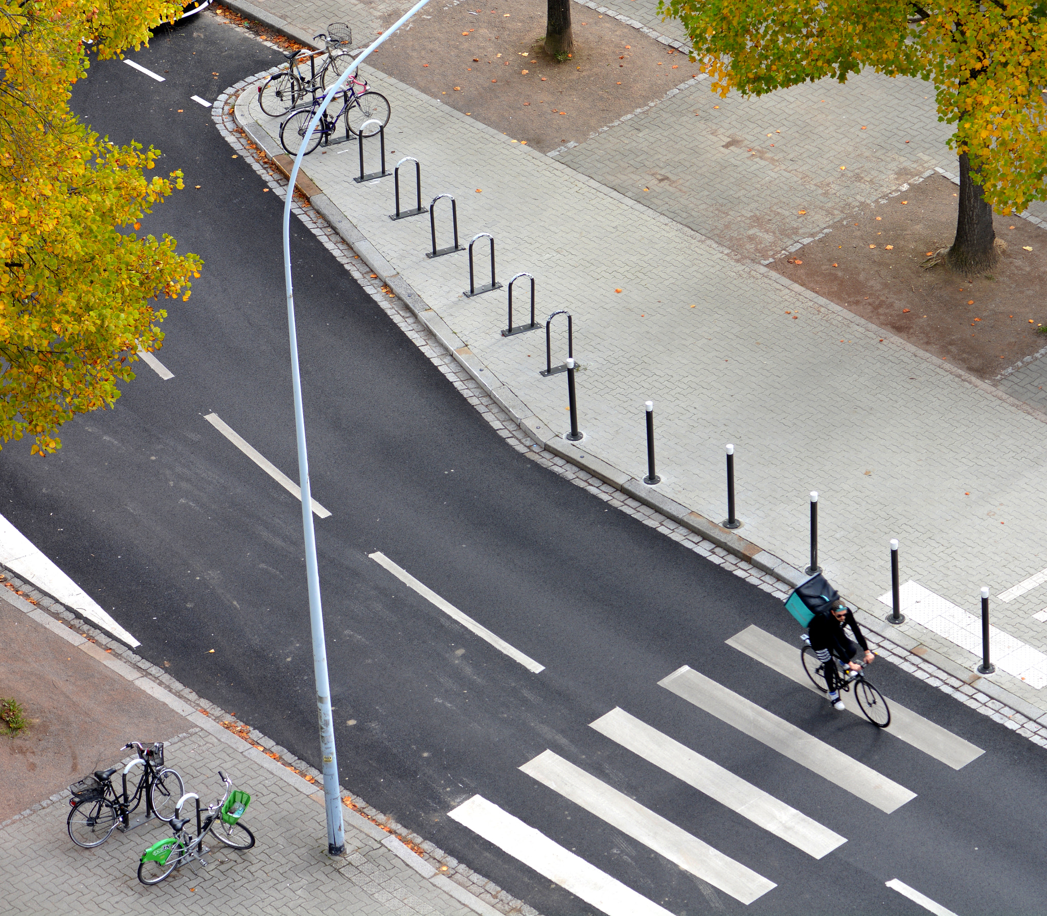 Nikon D5200 + Nikon AF-S Micro-Nikkor 105mm F2.8G IF-ED VR sample photo. The square of 5 bicycles photography