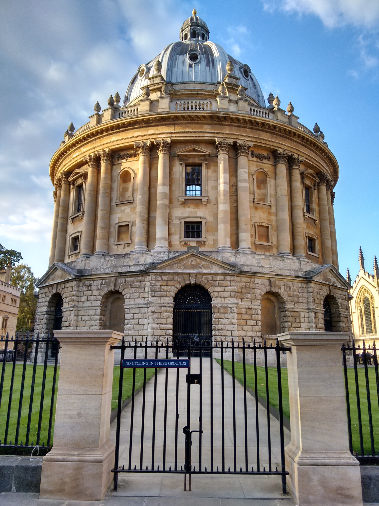 Motorola Moto G with 4G LTE (2nd Gen) sample photo. Radcliffe camera photography