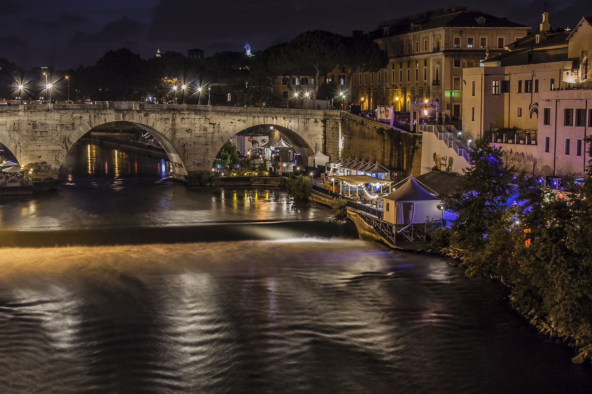 Sigma 18-250mm F3.5-6.3 DC OS HSM sample photo. Tevere in festa photography