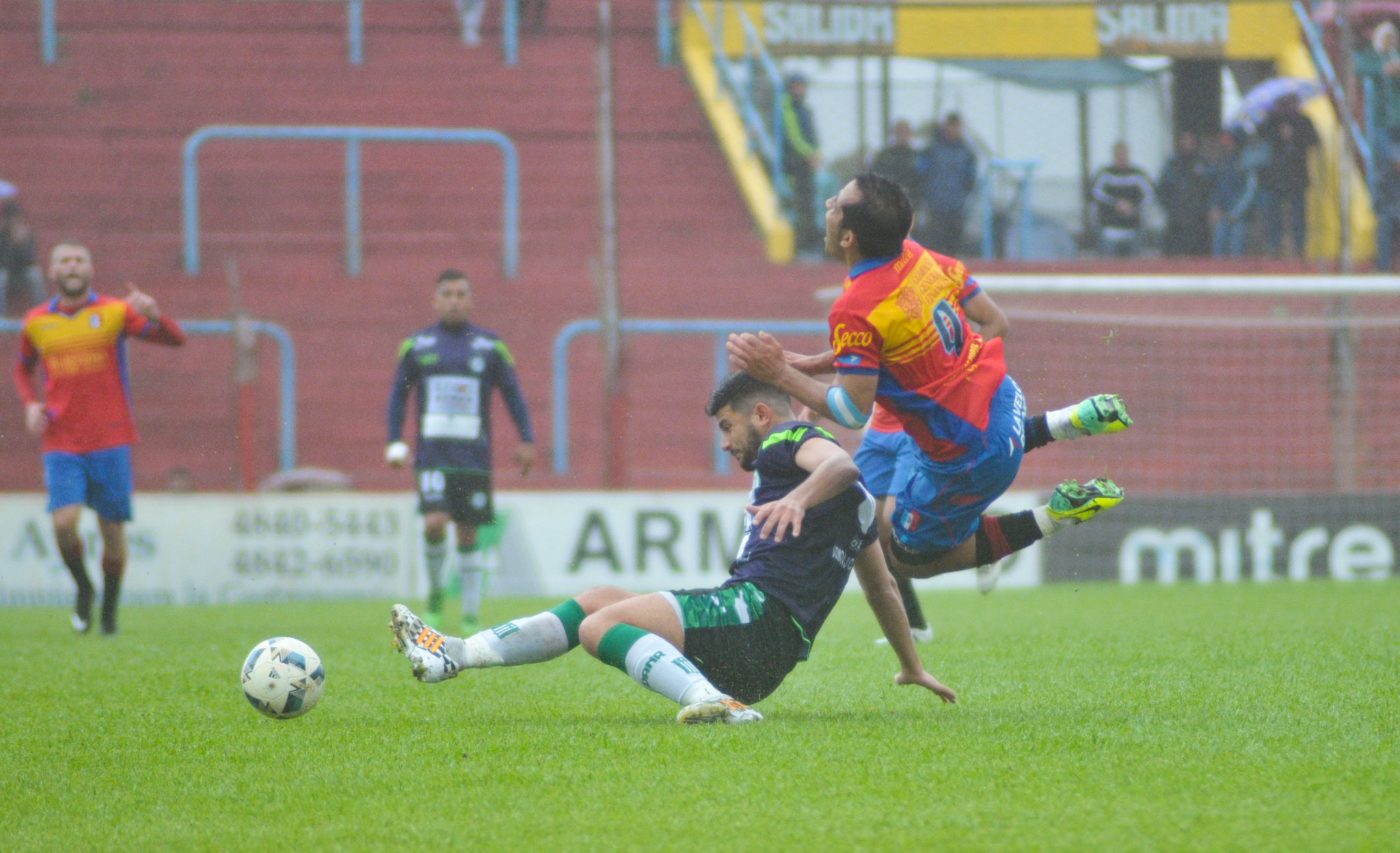 AF Zoom-Nikkor 80-200mm f/2.8 ED sample photo. Español vs excursionistas photography