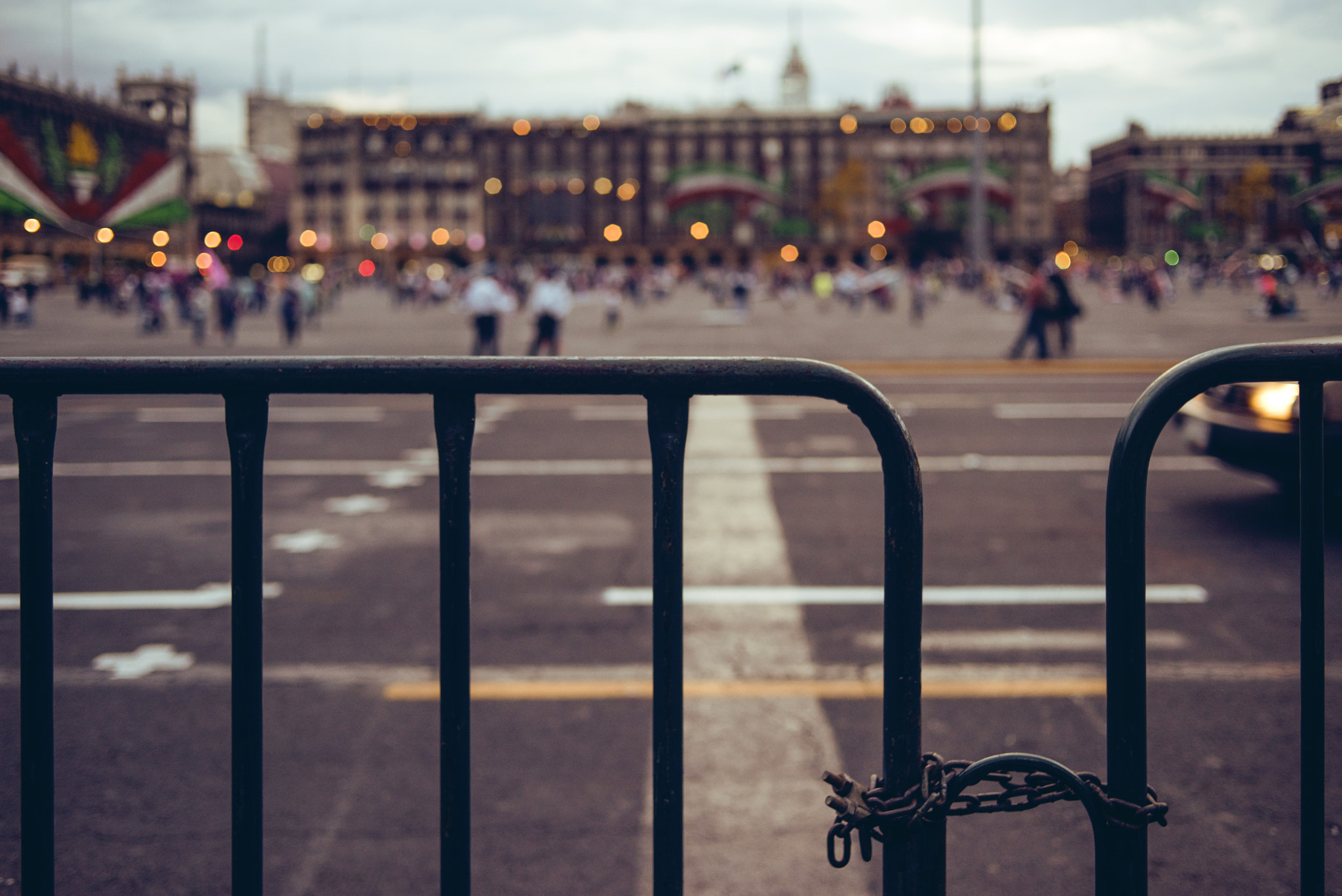 Nikon D810 + Nikon AF Nikkor 35mm F2D sample photo. Zocalo in the evening photography