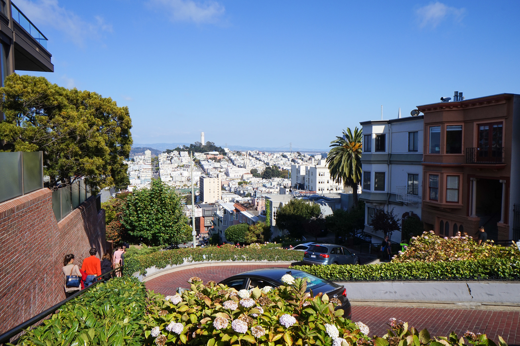 Sony Alpha a5000 (ILCE 5000) + Sony E 16mm F2.8 sample photo. Famous lombard st photography
