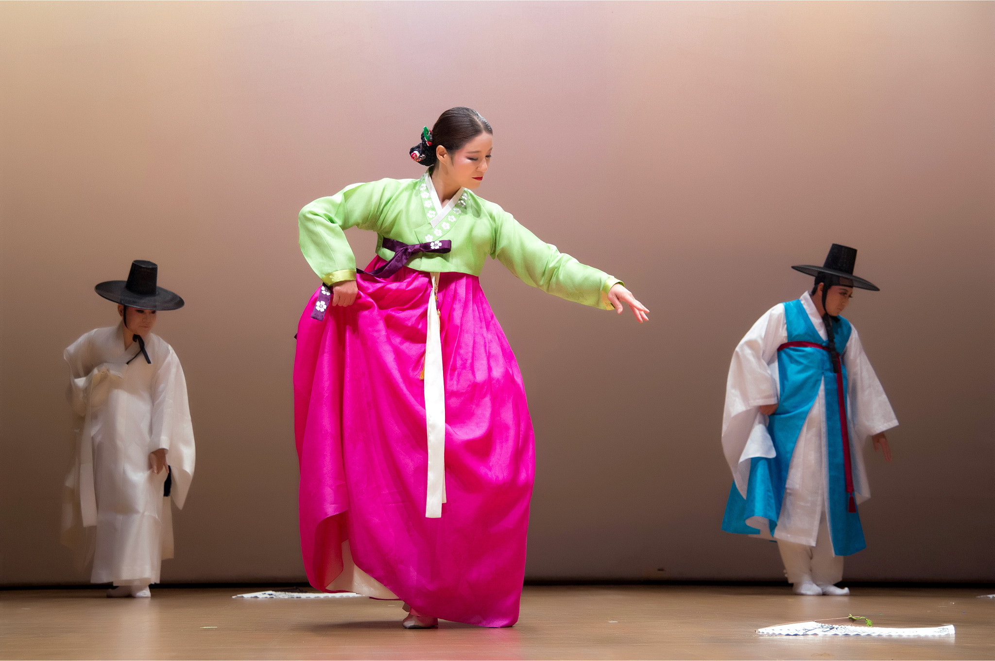 Pentax K-5 IIs sample photo. Korean classical dance photography