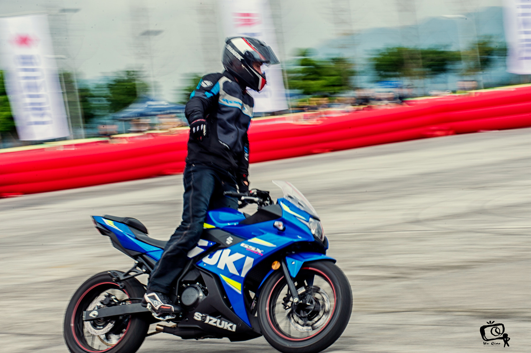 Nikon D4 sample photo. Moto photography