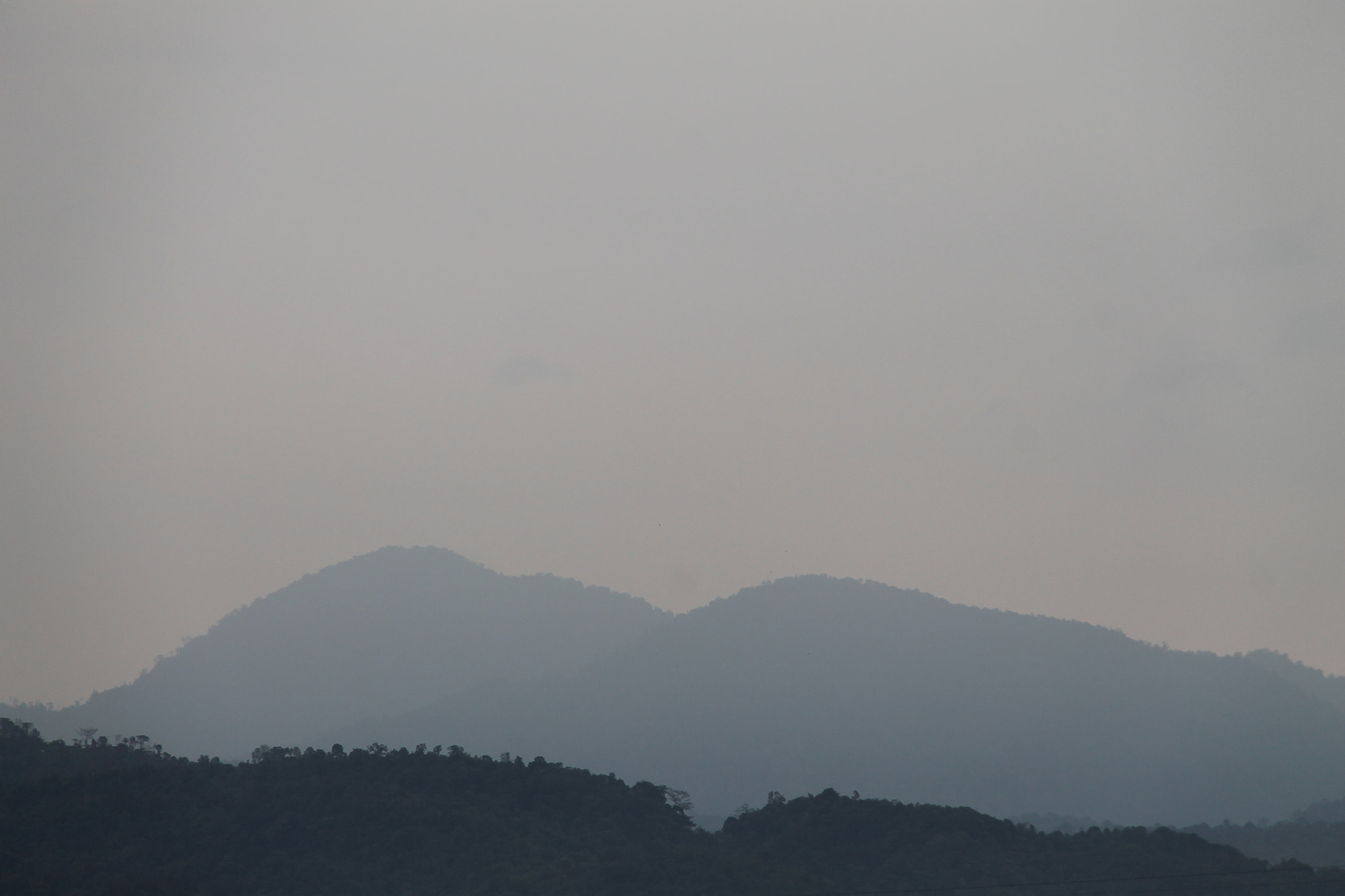 Canon EF-S 18-200mm F3.5-5.6 IS sample photo. Mountain photography