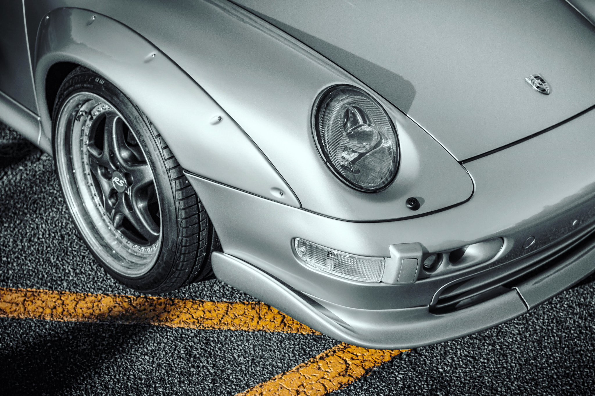 Canon EOS 70D + Canon EF 35mm F2 IS USM sample photo. Porsche 911 gt2 rs (993) photography