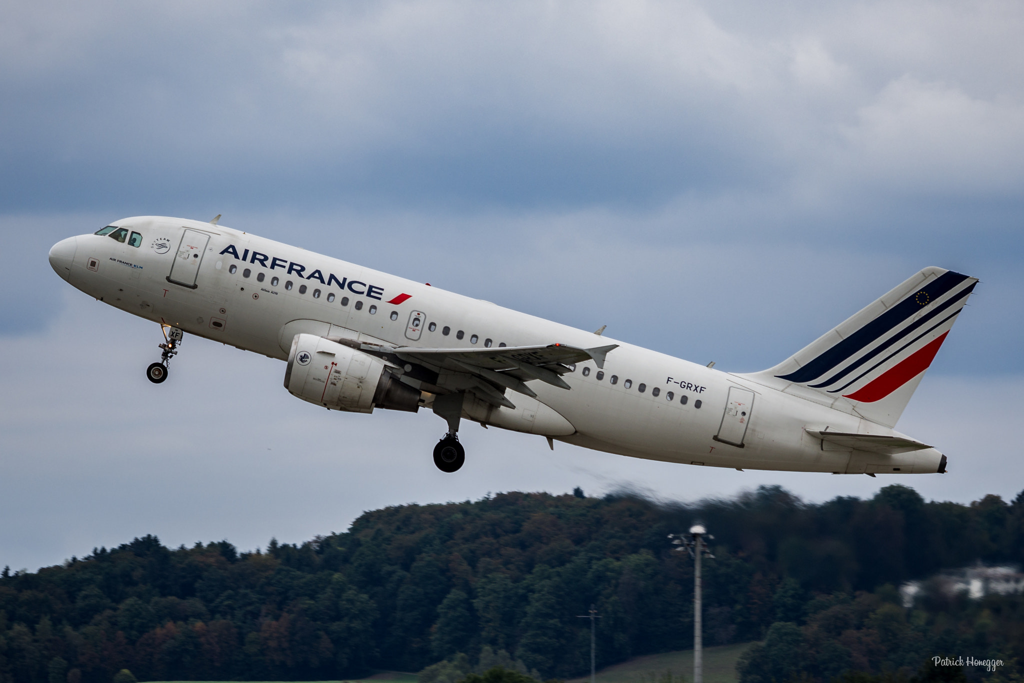 Olympus OM-D E-M10 sample photo. A319-100 | air france | f-grxf photography