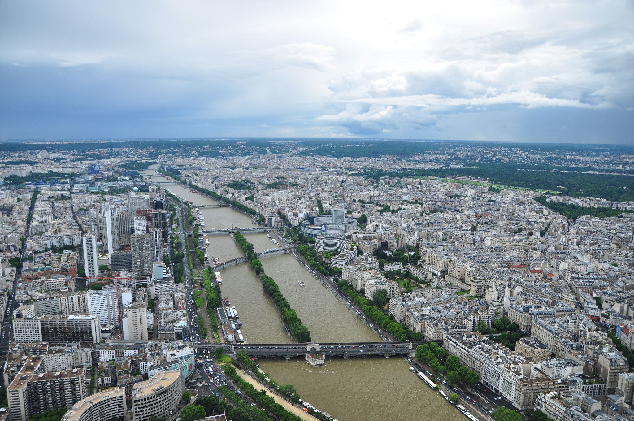 Nikon D90 + Tamron SP AF 17-50mm F2.8 XR Di II VC LD Aspherical (IF) sample photo. Eiffel tower lookout photography