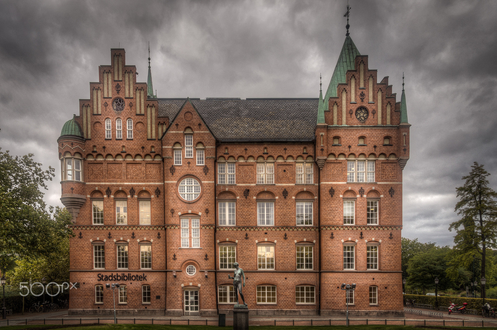 Canon EF 24-85mm F3.5-4.5 USM sample photo. Old city library photography