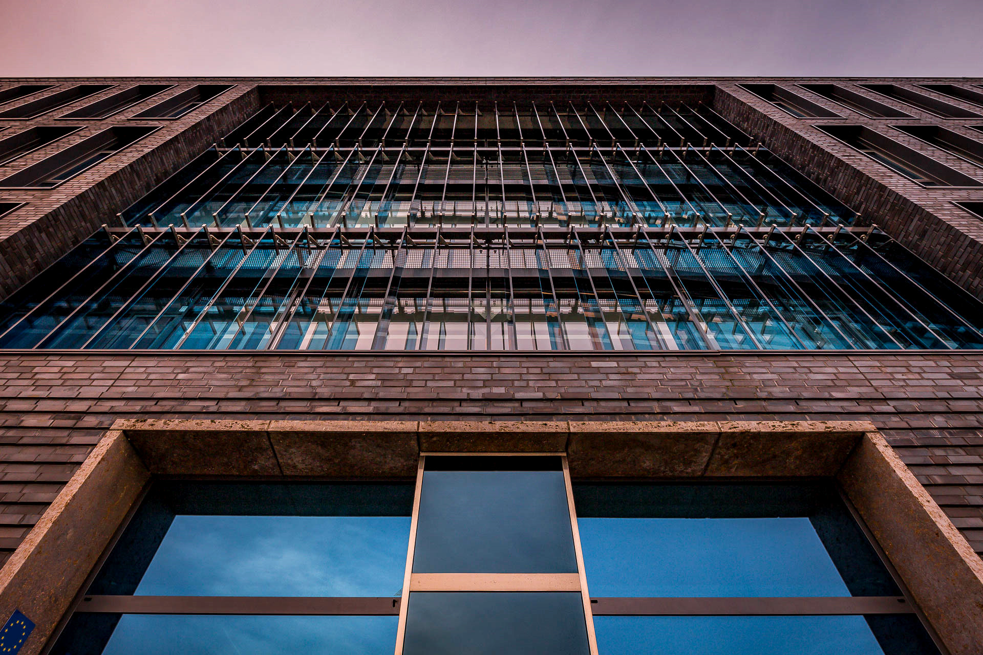 Canon EF-M 11-22mm F4-5.6 IS STM sample photo. Faccade photography