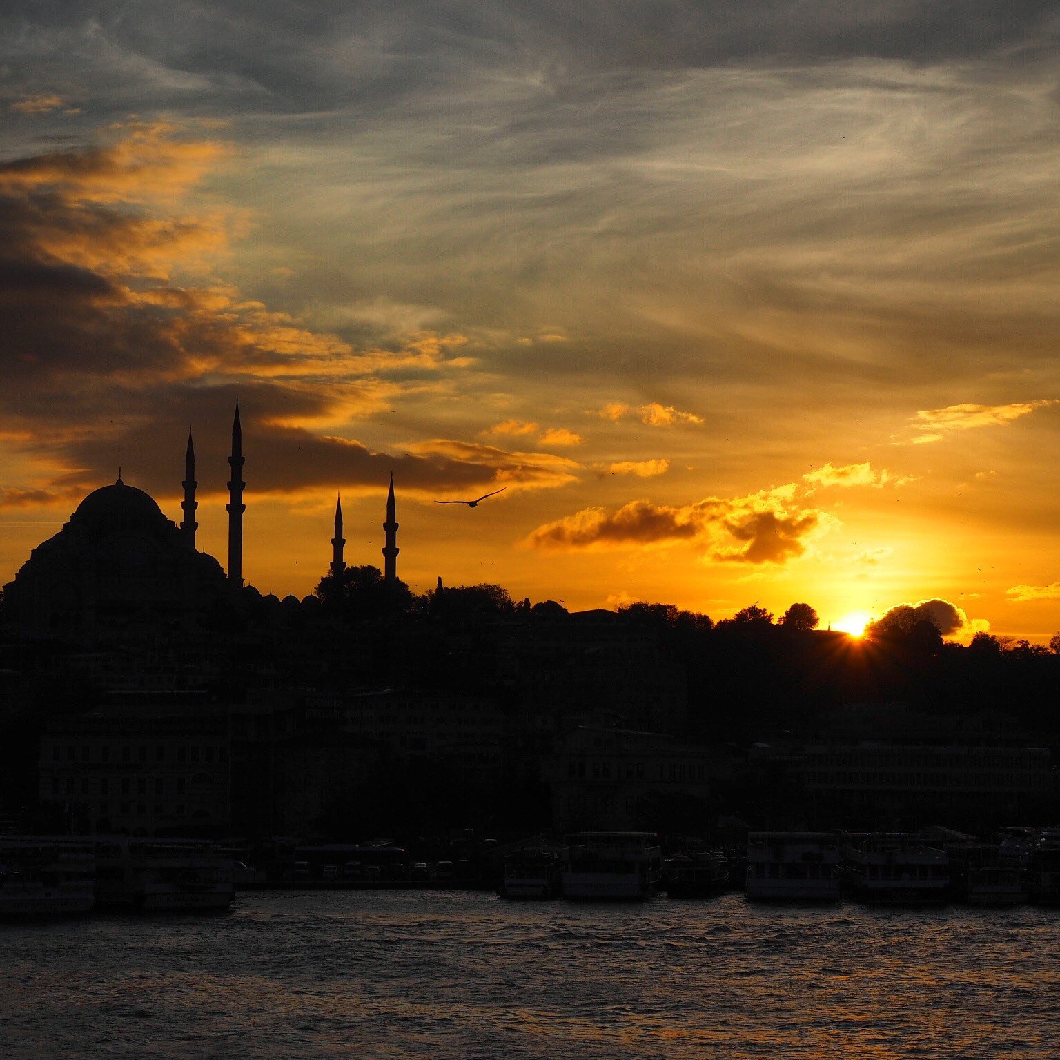 Olympus OM-D E-M5 II + Olympus M.Zuiko Digital ED 12-40mm F2.8 Pro sample photo. Istanbul sunset photography