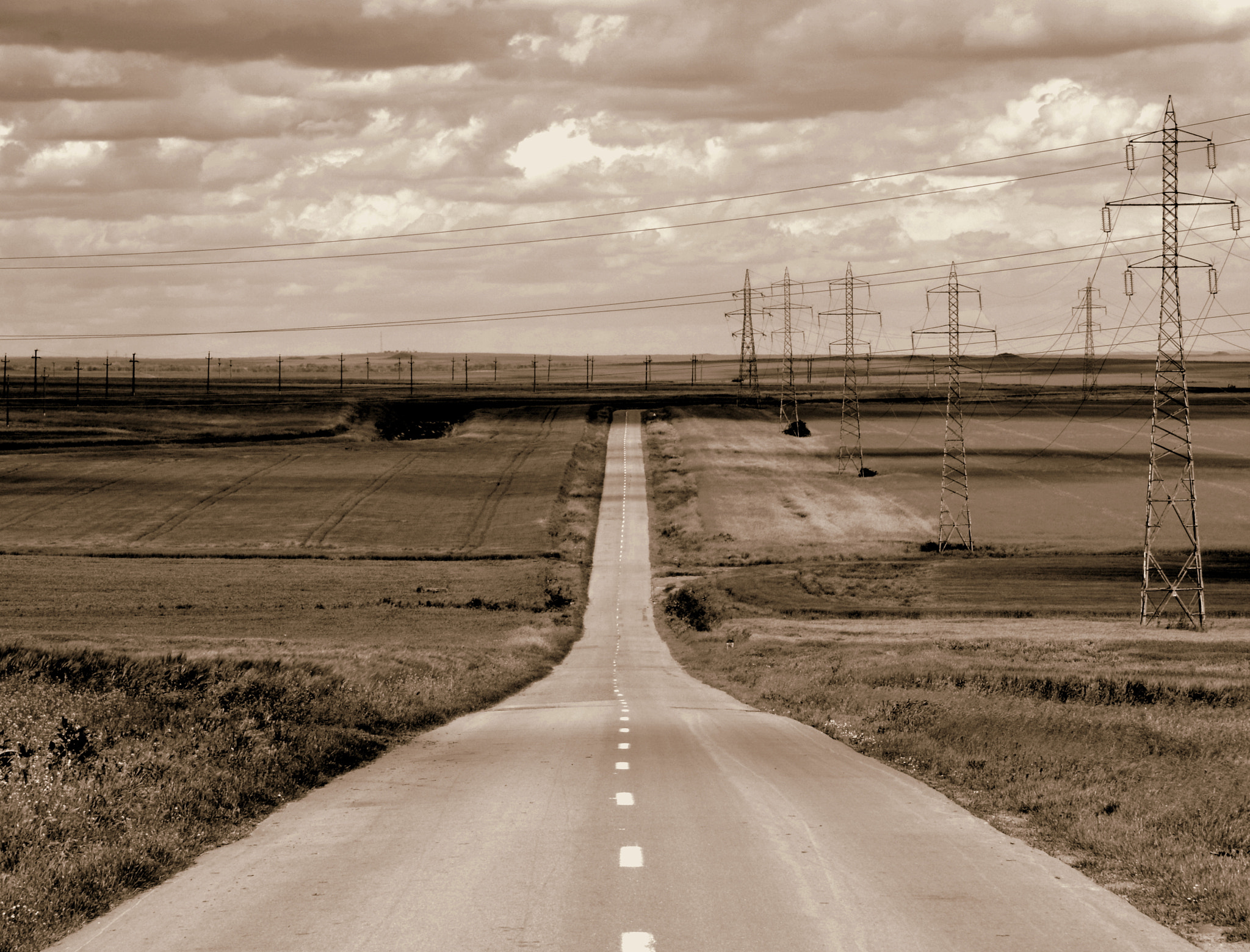 Sigma 17-70mm F2.8-4 DC Macro OS HSM | C sample photo. Endless road photography