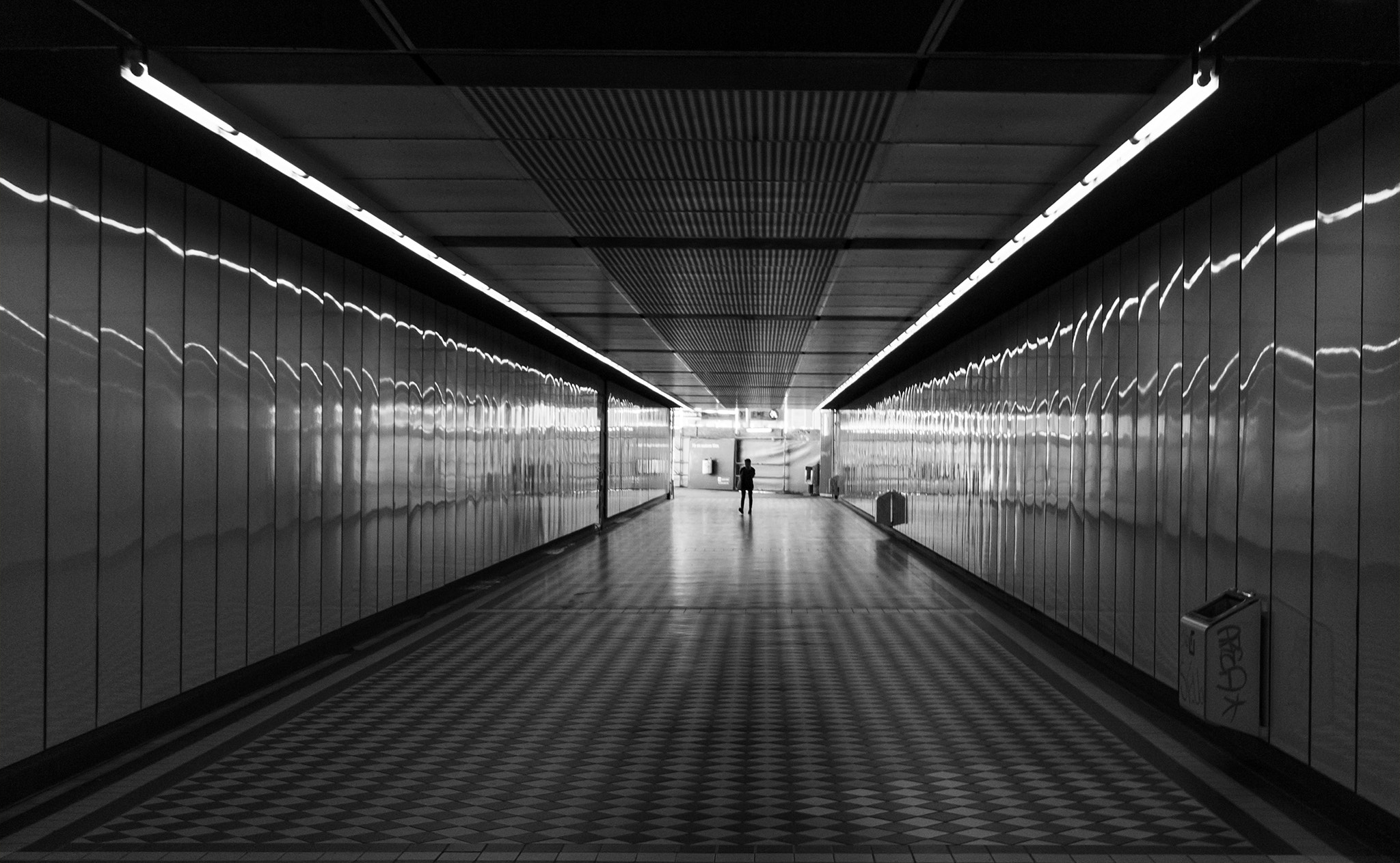 Canon EOS 700D (EOS Rebel T5i / EOS Kiss X7i) + Sigma 10-20mm F4-5.6 EX DC HSM sample photo. Vienna underground photography