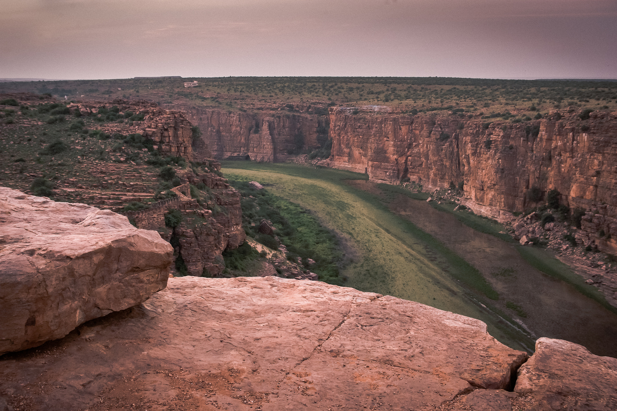 Nikon D700 + AF Zoom-Nikkor 35-70mm f/2.8D sample photo. Gandikota canyon photography