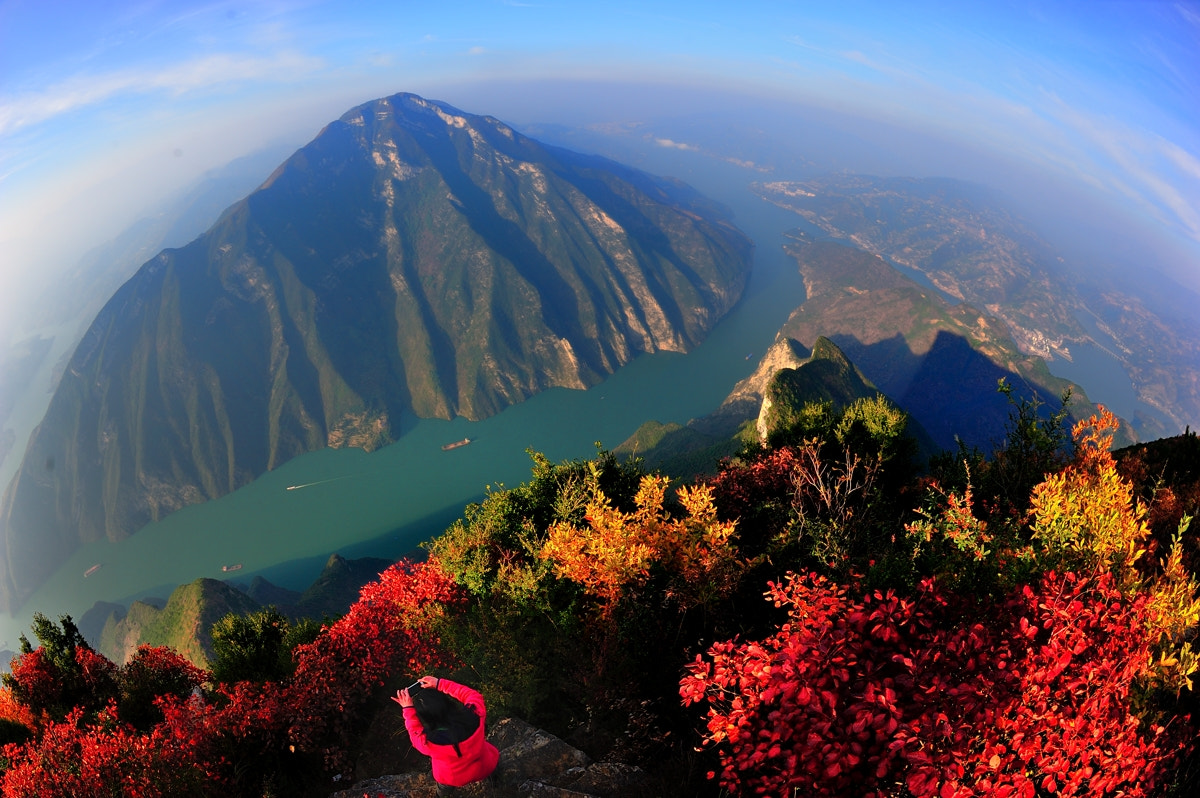 Nikon D700 + Nikon AF Fisheye-Nikkor 16mm F2.8D sample photo. 红叶满山瞿塘翠 photography