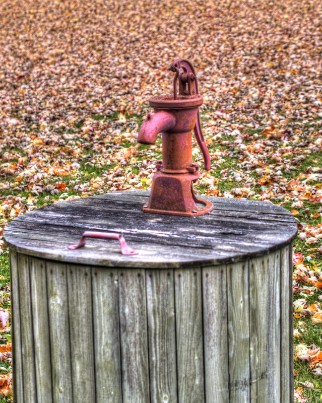 Nikon AF-S DX Micro Nikkor 40mm F2.8 sample photo. Autumn well water photography