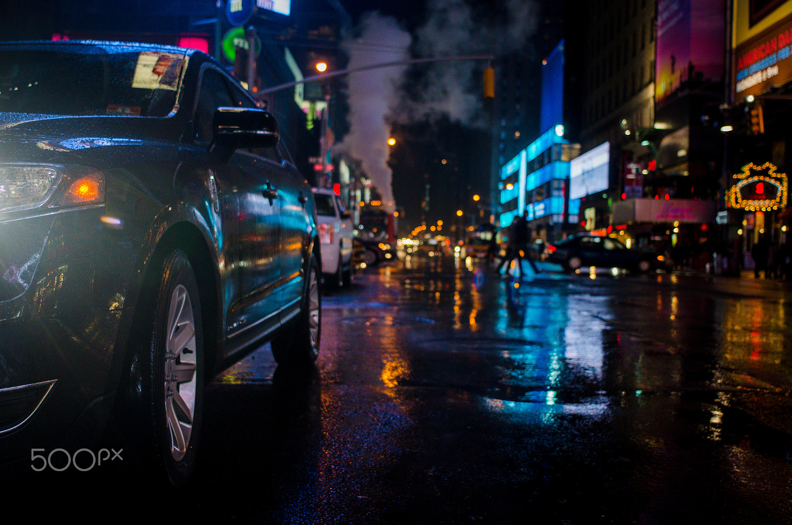 Nikon D7000 + AF Nikkor 24mm f/2.8 sample photo. Time square waiting time photography