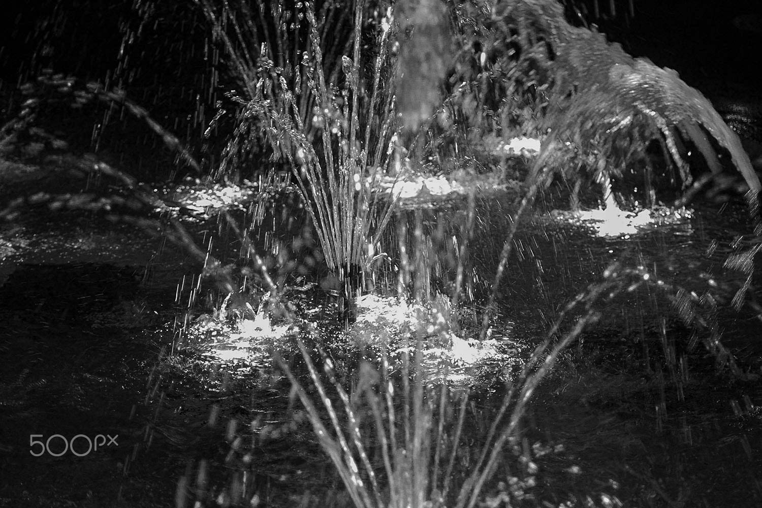 Canon EOS 500D (EOS Rebel T1i / EOS Kiss X3) + Canon EF 70-200mm F4L USM sample photo. Water and light o photography