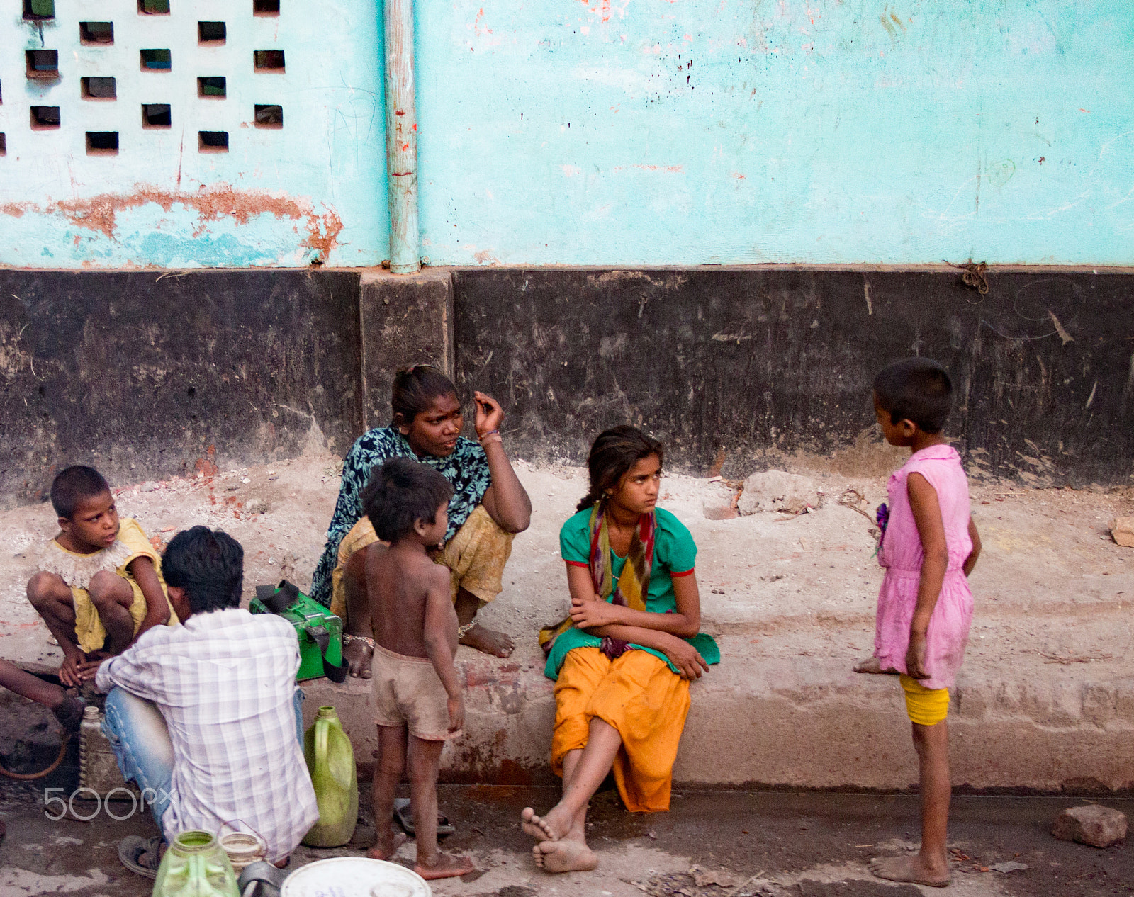 Canon EF-S 18-55mm F3.5-5.6 II sample photo. Family in a street benares photography