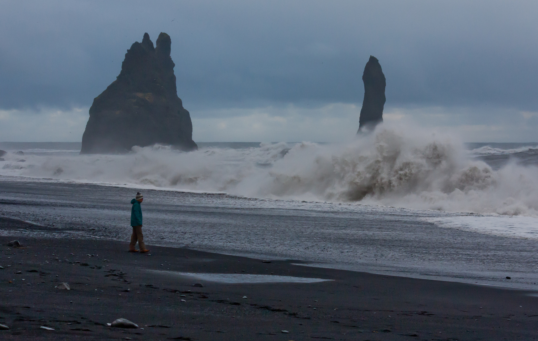 Canon EF-S 55-250mm F4-5.6 IS sample photo. Dramatic black sand beach photography
