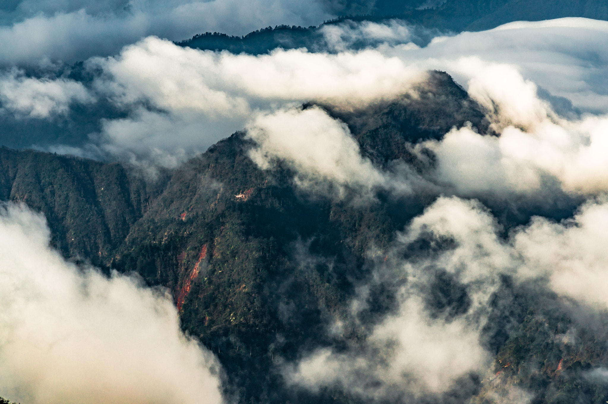 Sony Alpha NEX-6 + Sony E PZ 18-105mm F4 G OSS sample photo. 牛背山 photography