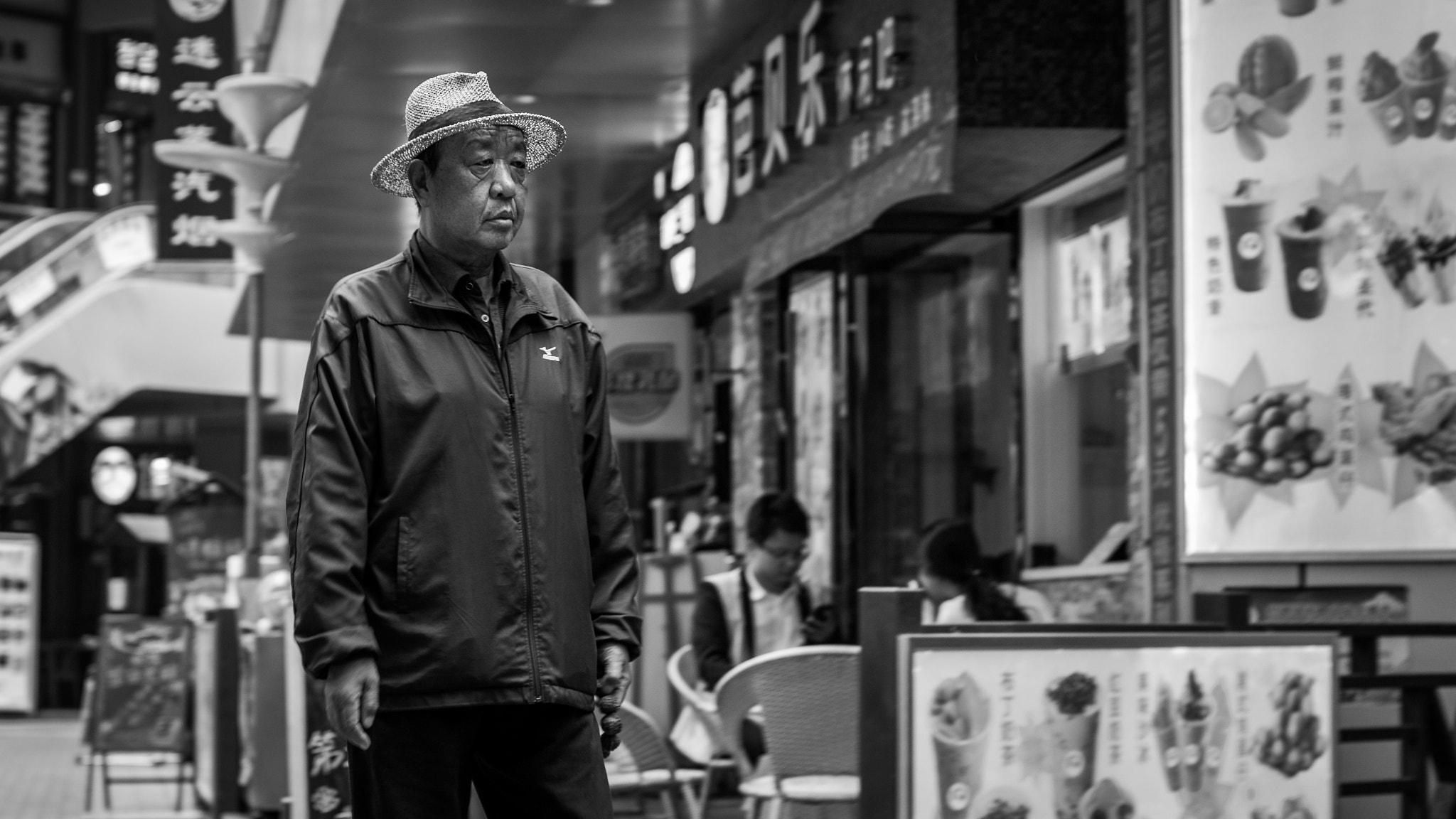 Canon EOS 100D (EOS Rebel SL1 / EOS Kiss X7) + Canon EF 50mm F1.4 USM sample photo. Mister hat photography