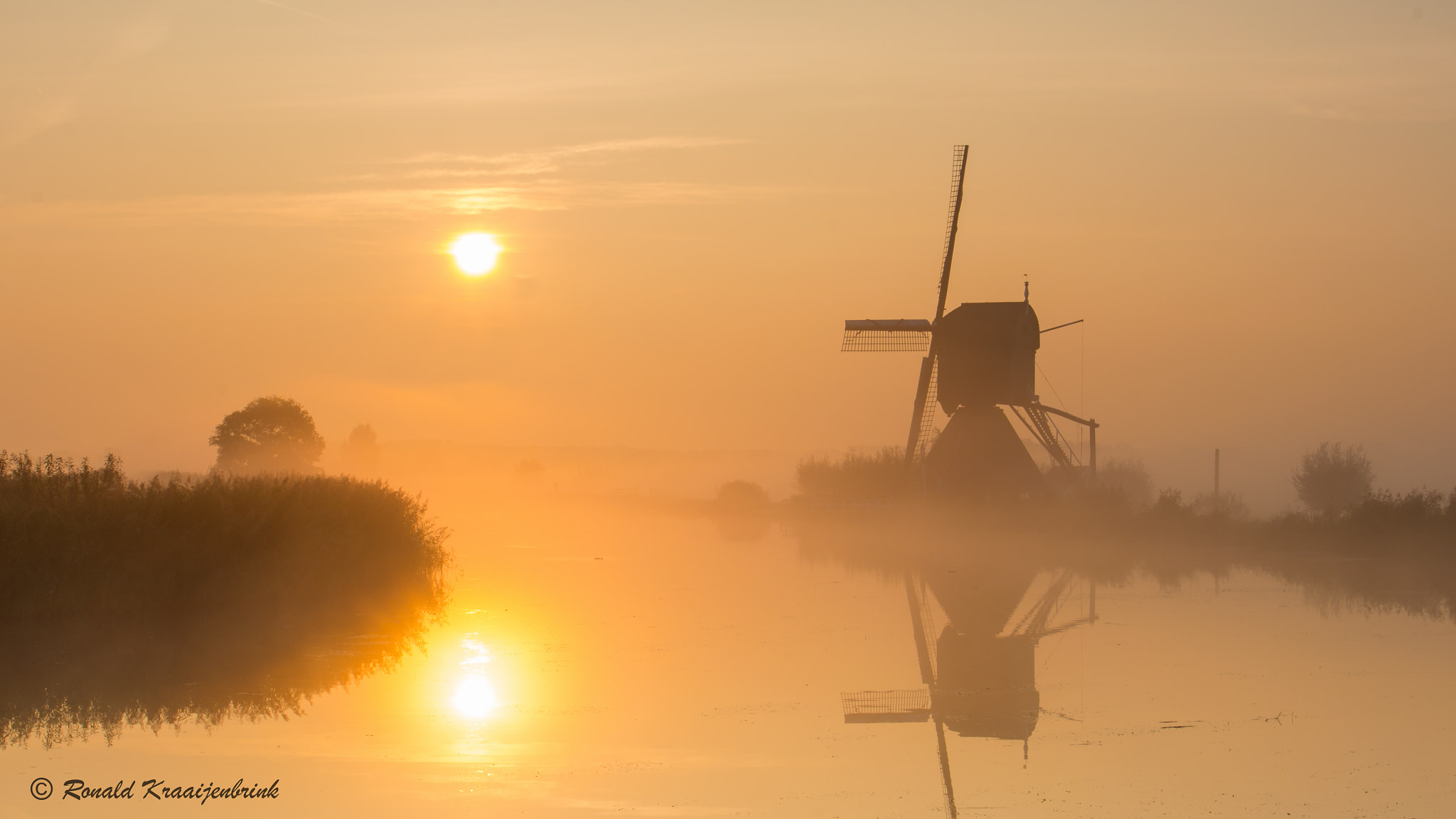 Nikon AF-S Nikkor 18-35mm F3.5-4.5G ED sample photo. Misty sunrise photography