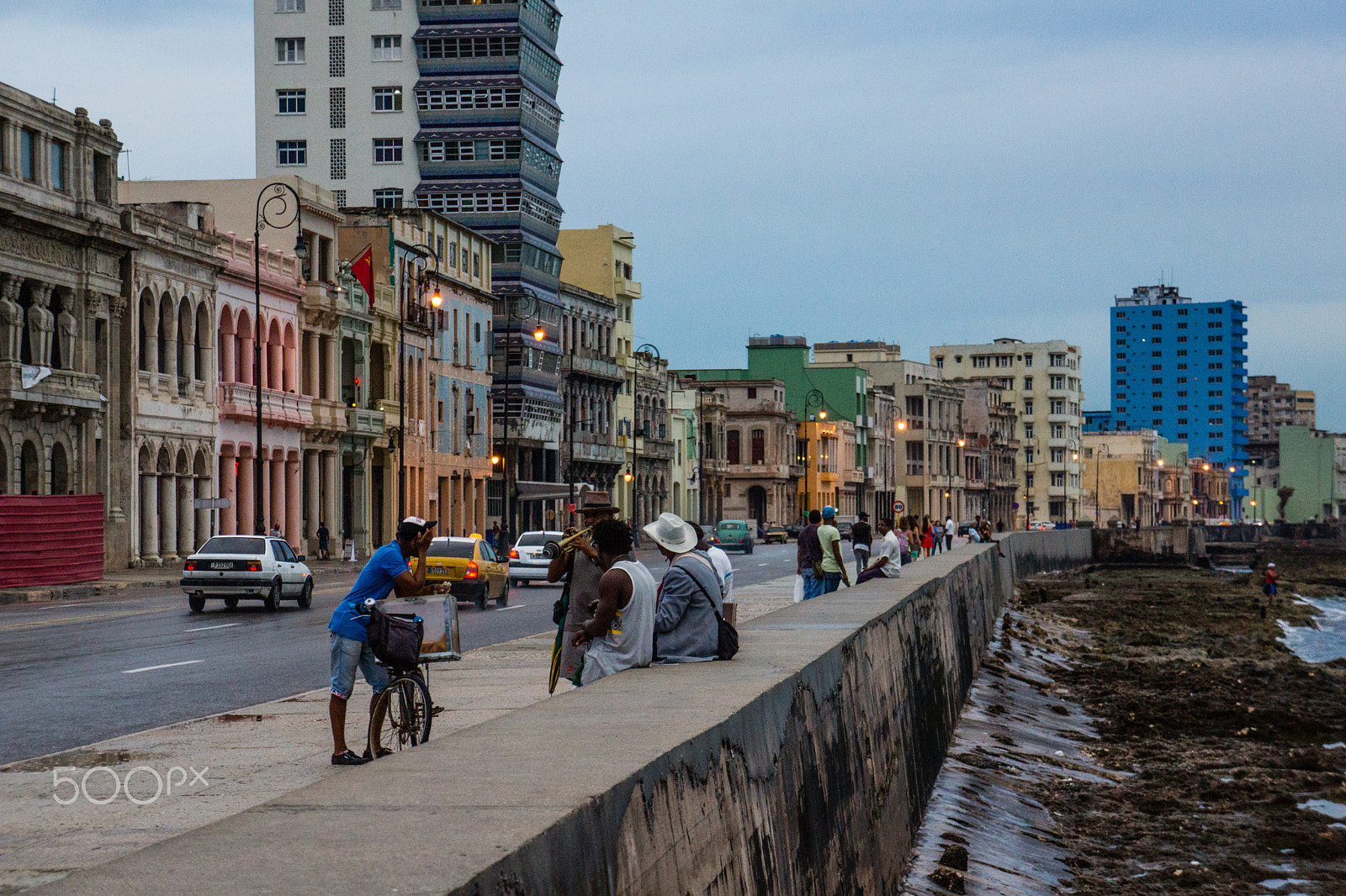 Hasselblad Lunar + Sony E 18-55mm F3.5-5.6 OSS sample photo. Hanging out on el malecon photography