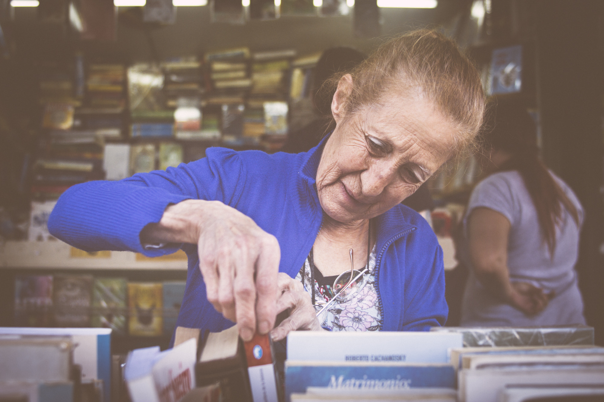 EF28-70mm f/2.8L USM sample photo. A great-grandmother for books photography