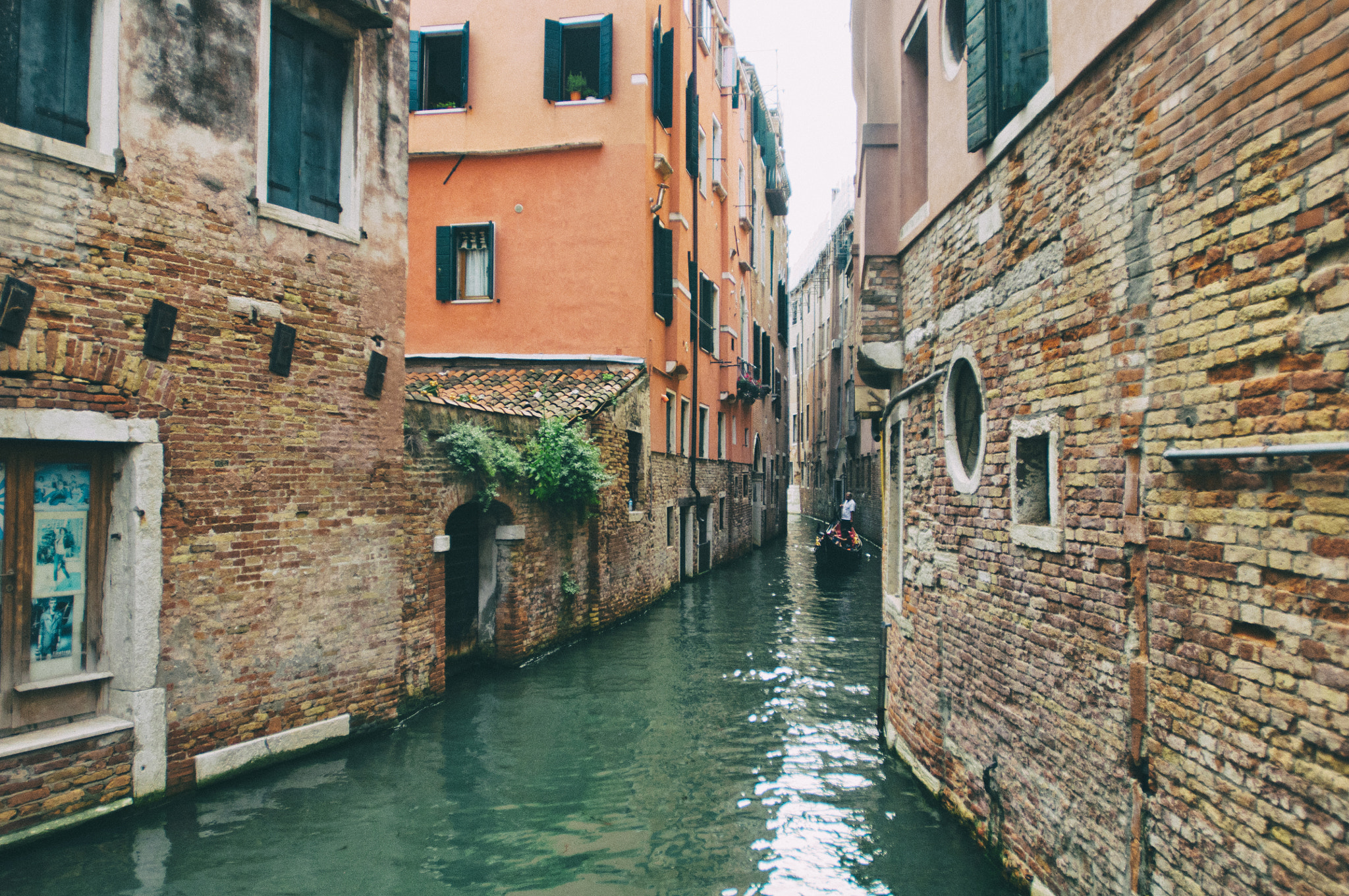 Nikon AF-S Nikkor 17-35mm F2.8D ED-IF sample photo. Streets of venice photography