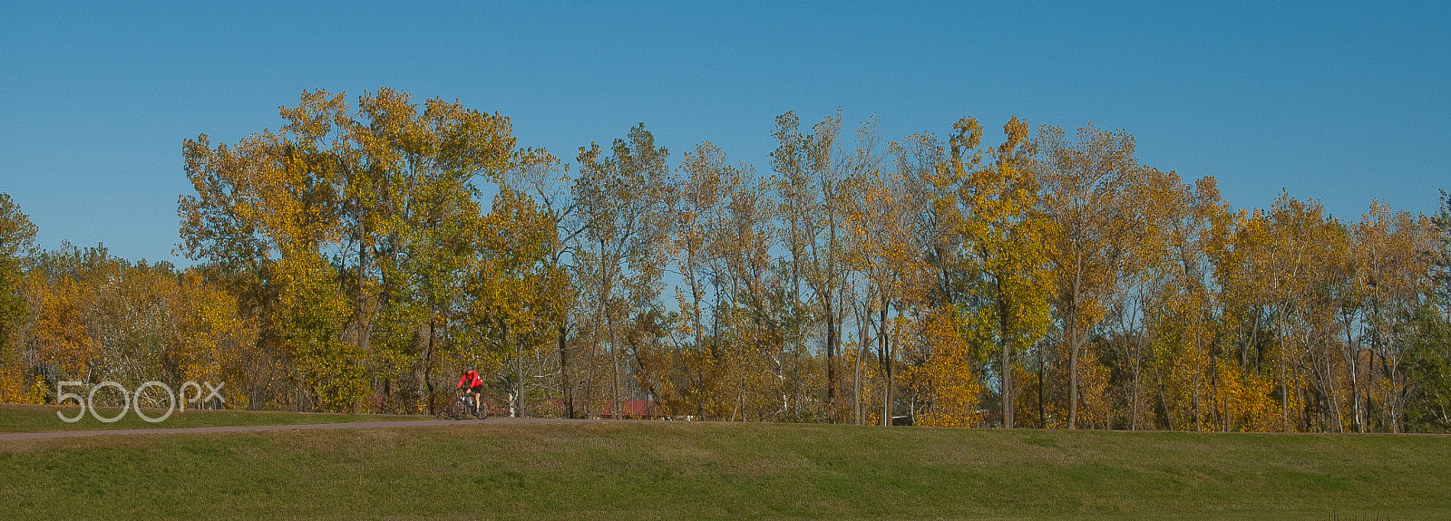 Nikon D70 sample photo. Cyclist on sioux falls bike trail photography