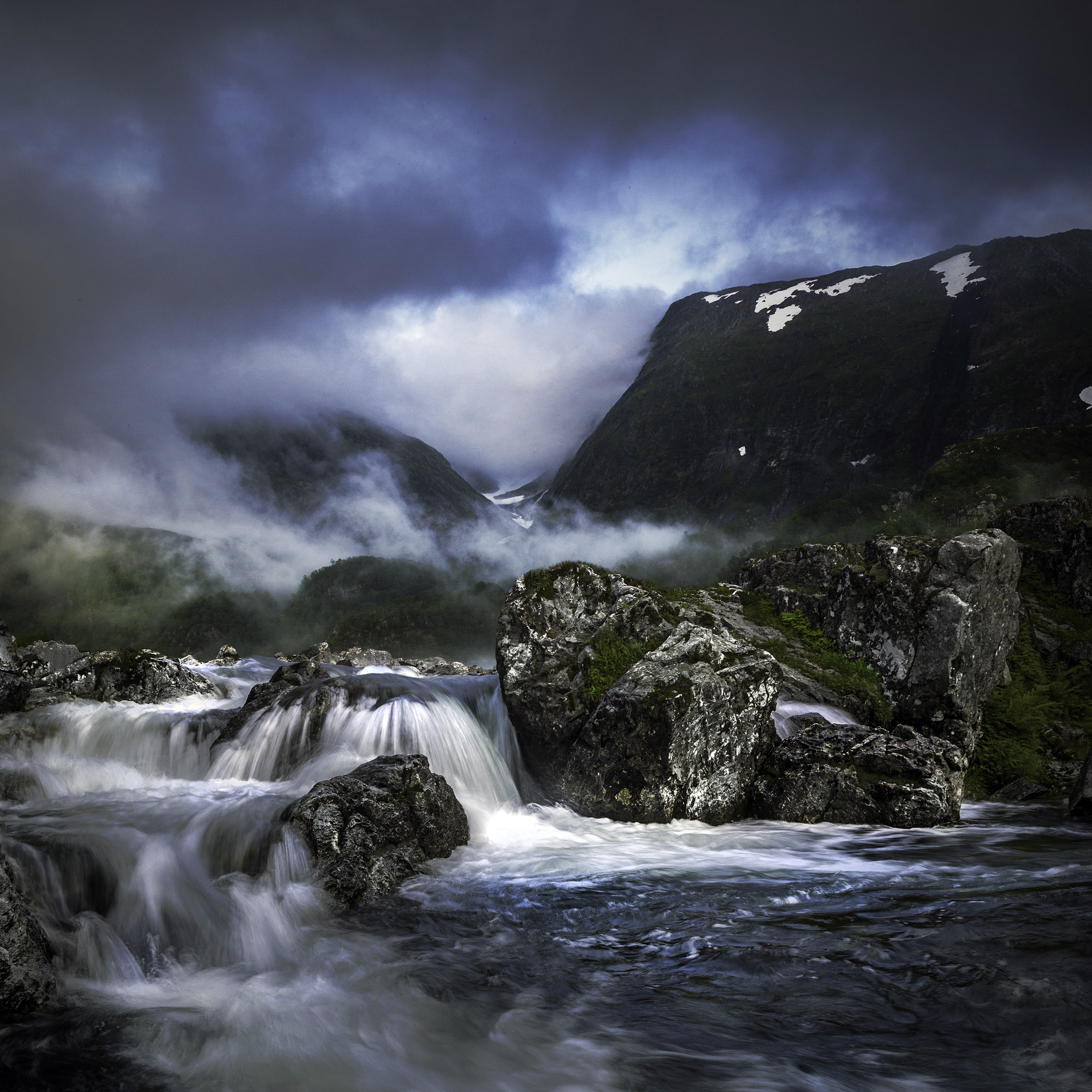 Nikon D800 + Sigma 20mm F1.8 EX DG Aspherical RF sample photo. ///norway photography