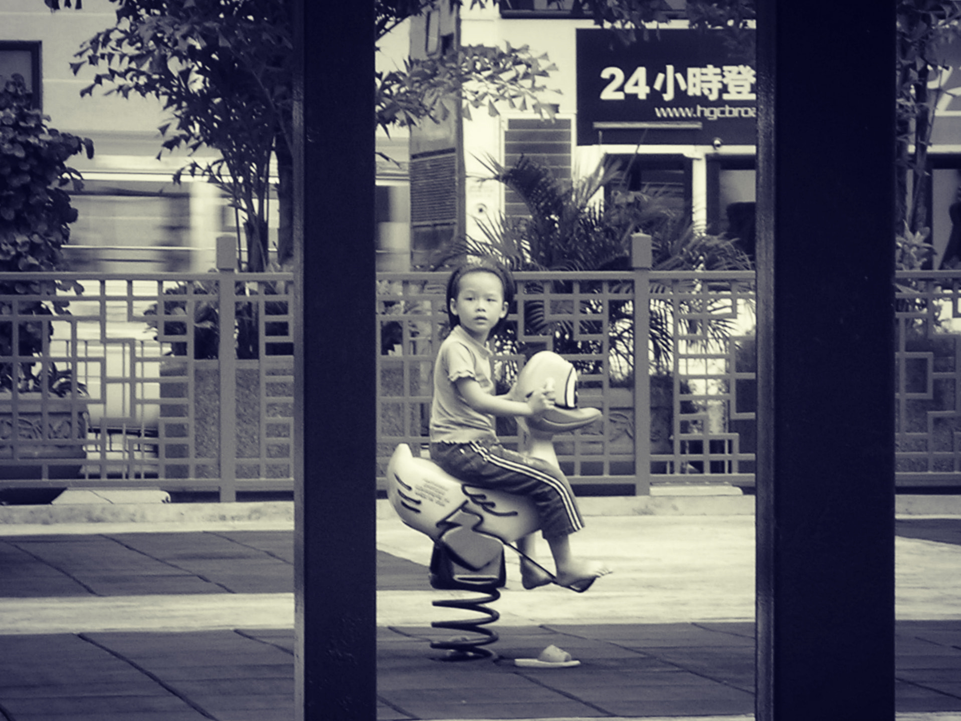 Nikon S1 sample photo. Lost girl photography