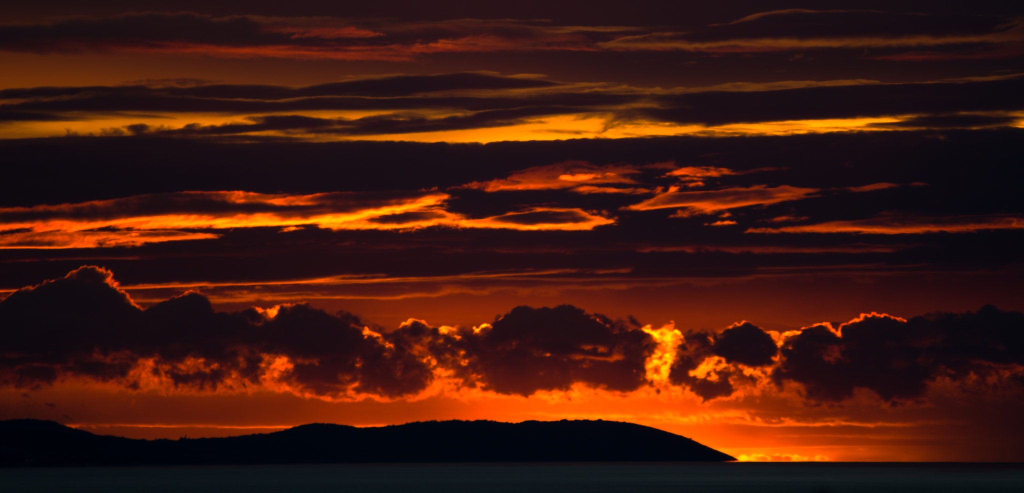 Nikon D5200 + 70.00 - 300.00 mm f/4.0 - 5.6 sample photo. Red sunset photography