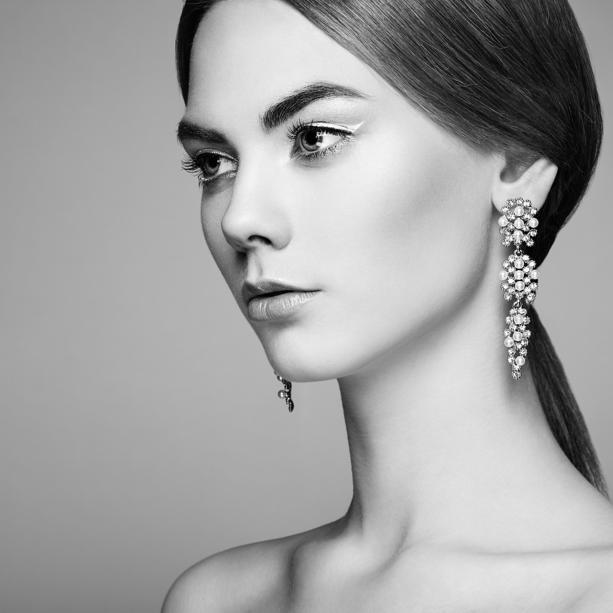 Canon EF 100mm F2.8L Macro IS USM sample photo. Fashion portrait of young beautiful woman with jewelry photography