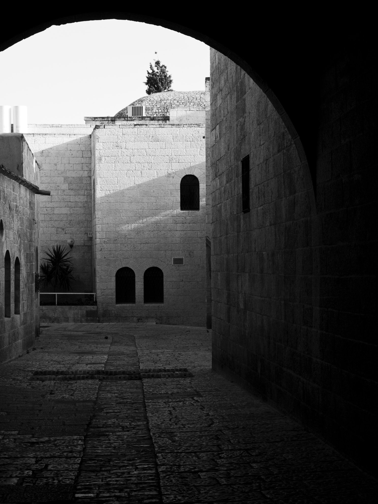 Olympus E-520 (EVOLT E-520) + SIGMA 18-50mm F2.8 DC sample photo. Inside the old city of ierusalem photography