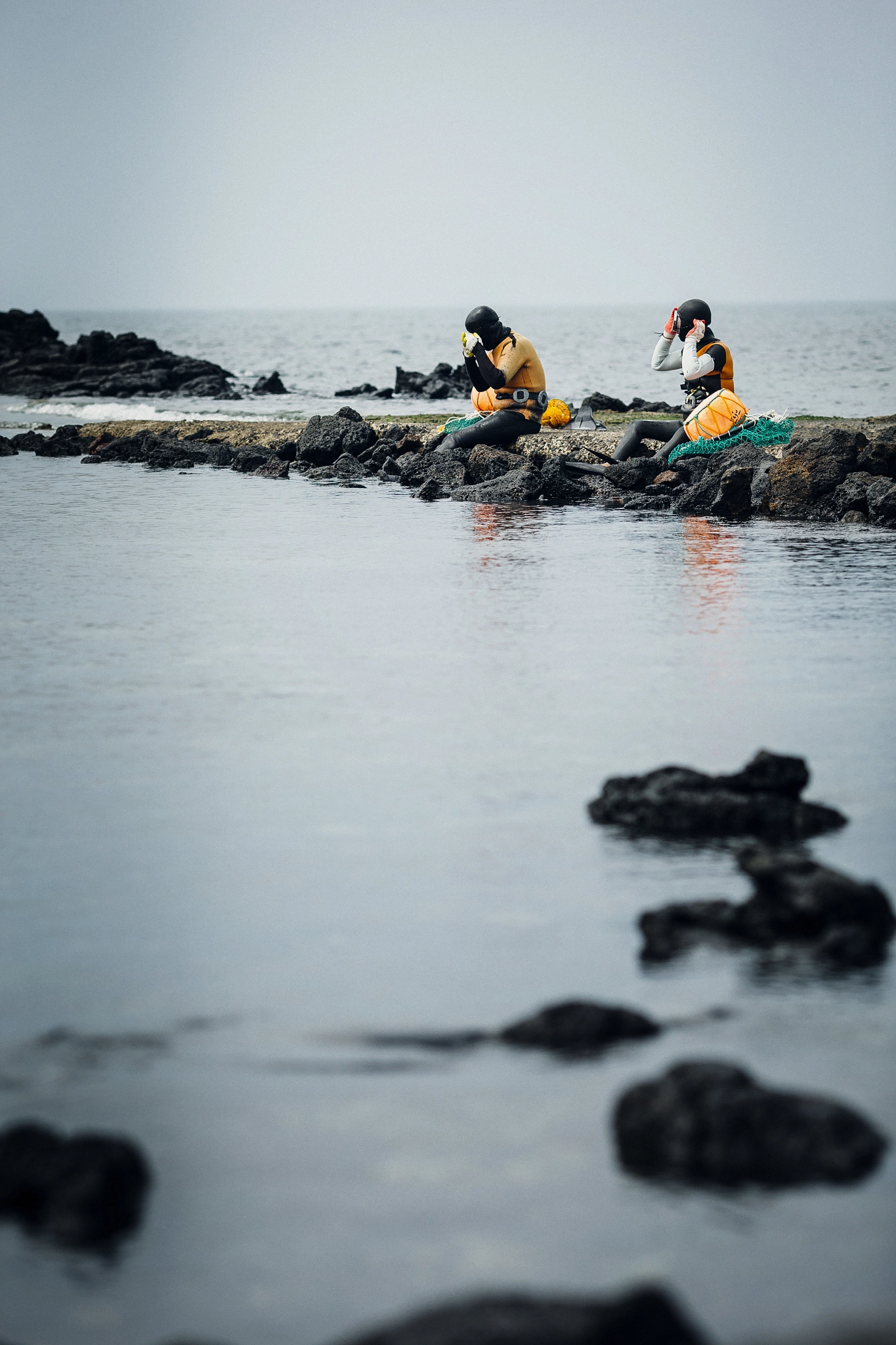 Canon EOS-1D X + Canon EF 135mm F2L USM sample photo. Jeju island women divers photography