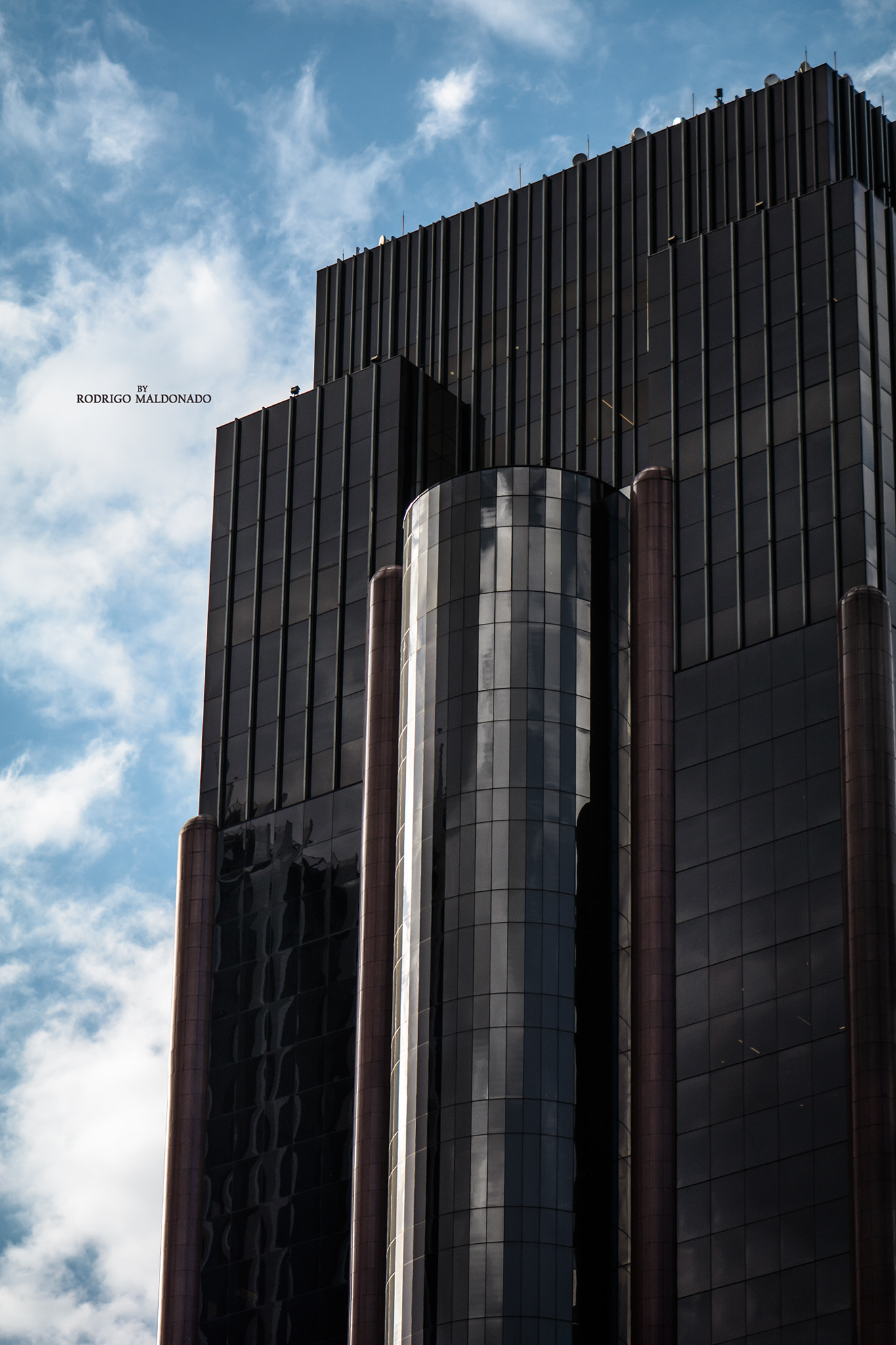 Nikon AF-S DX Micro-Nikkor 85mm F3.5G ED VR sample photo. Elegant sky (architecture). photography