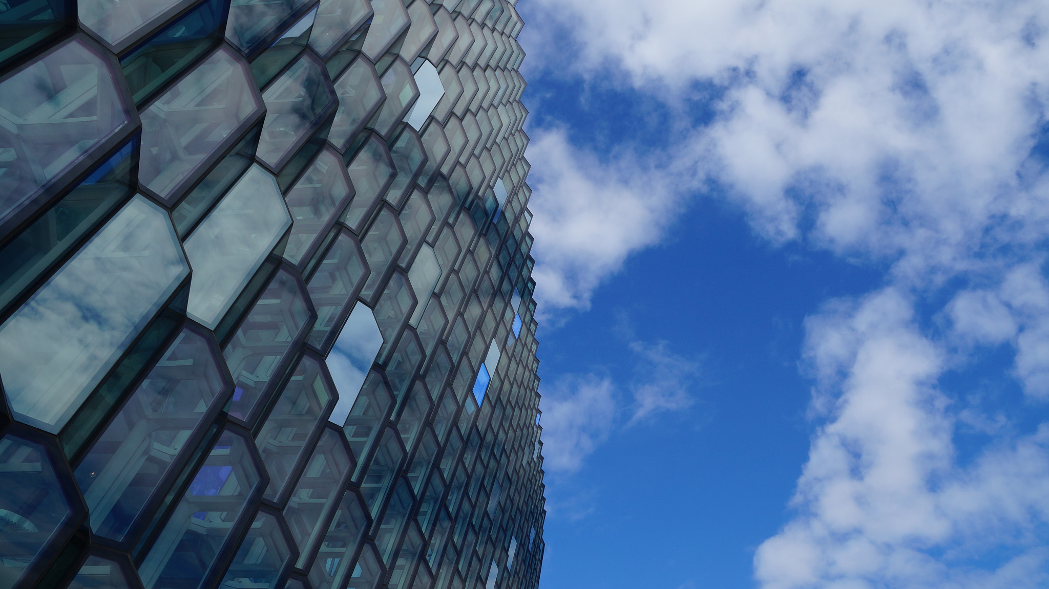 Sony DT 18-135mm F3.5-5.6 SAM sample photo. Harpa and sky photography