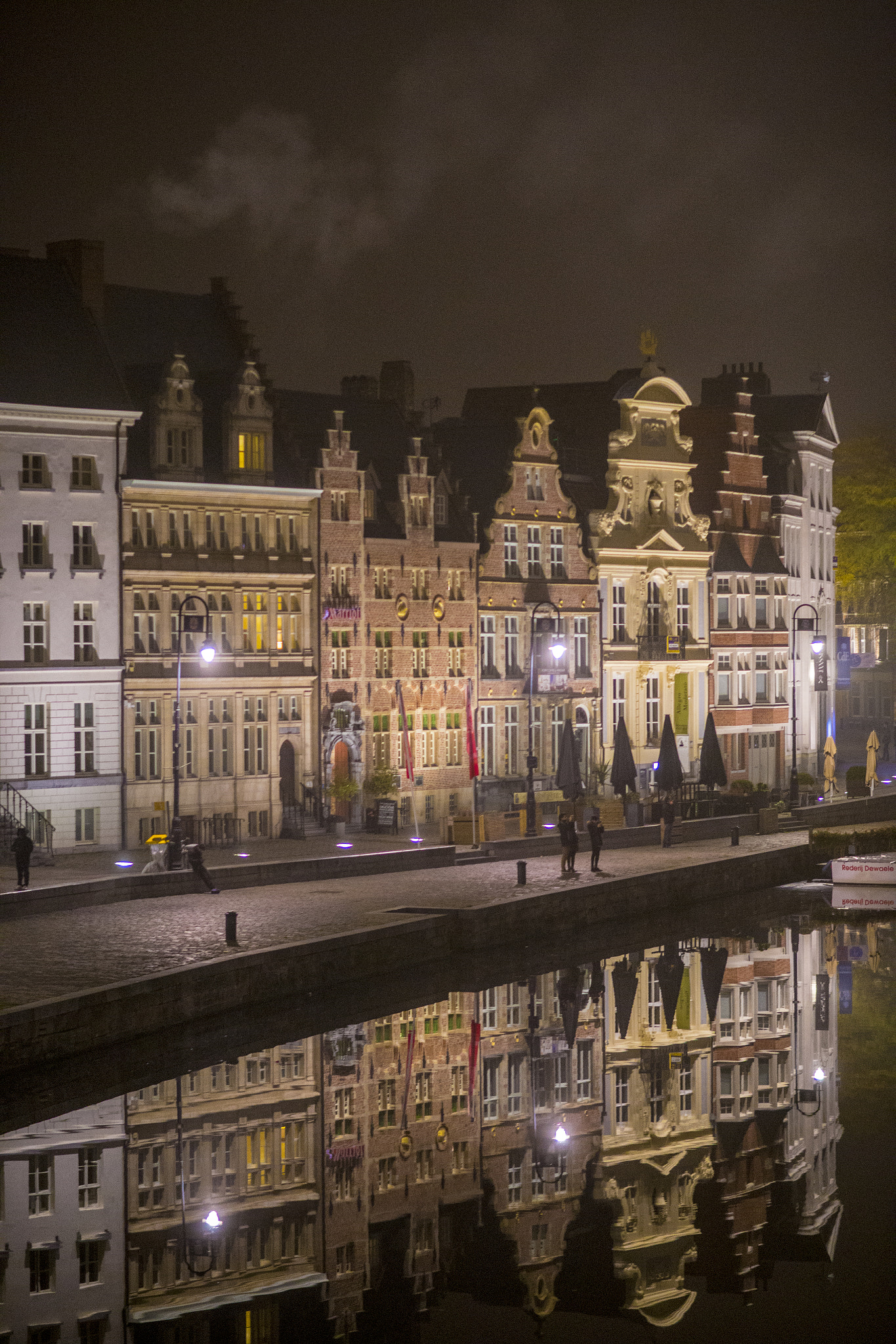 Canon EOS 6D + Canon EF 100mm F2.0 USM sample photo. Gent at night photography
