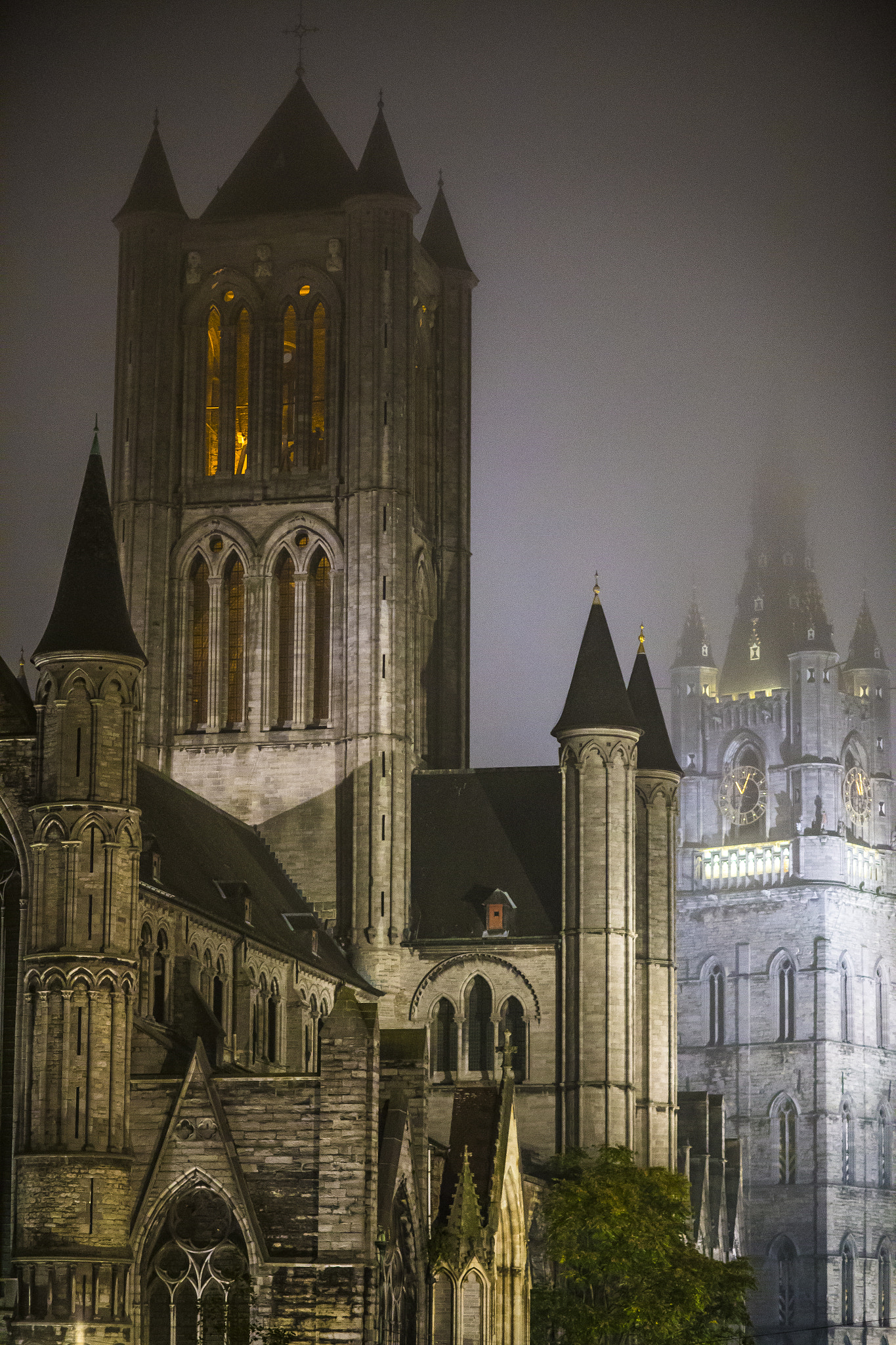 Canon EOS 6D + Canon EF 100mm F2.0 USM sample photo. Gent at night photography